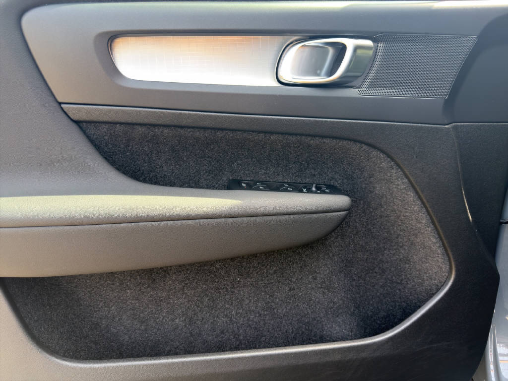 VOLVO XC40 T2 Core Geartronic-image-6
