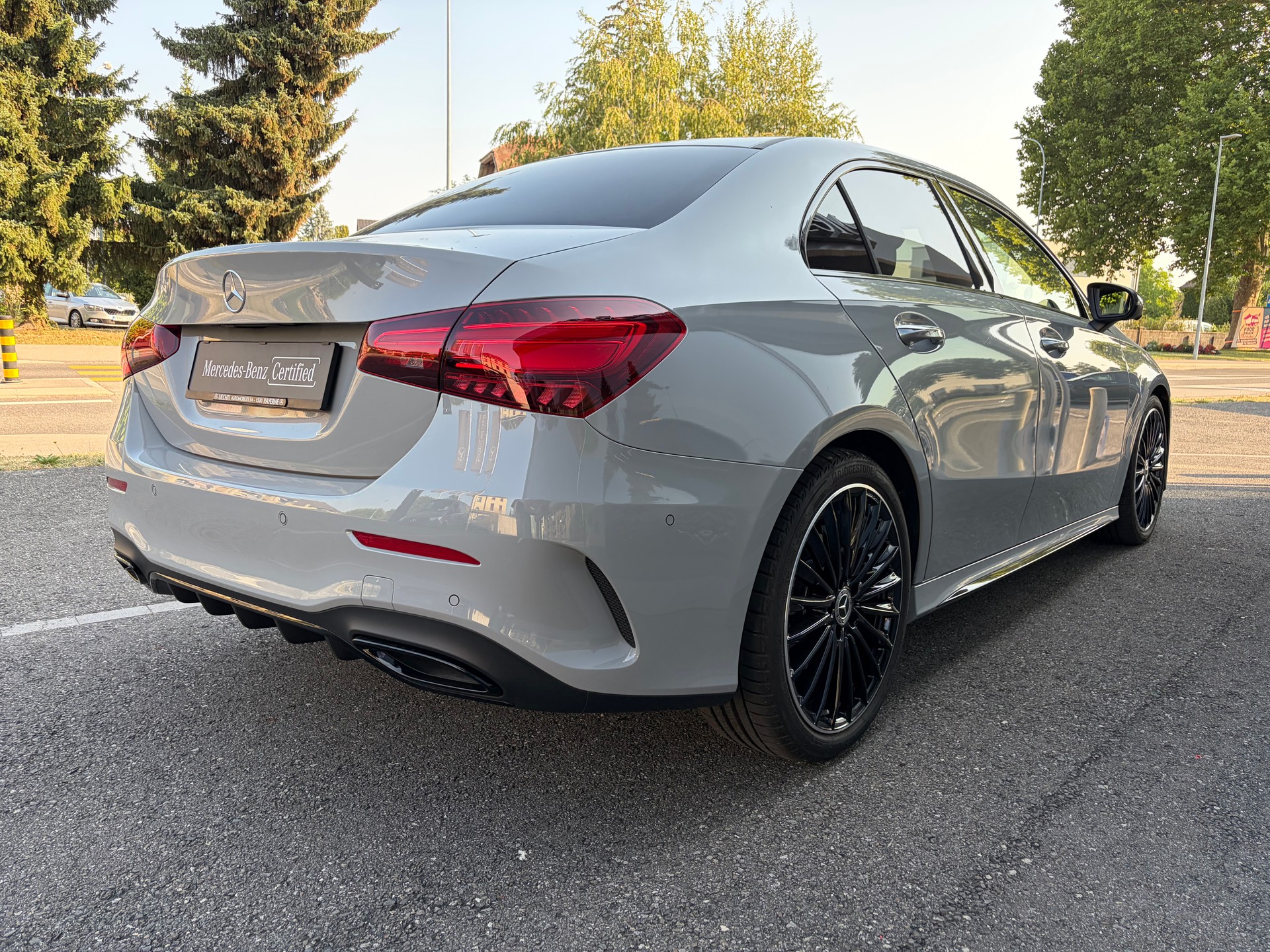 MERCEDES-BENZ A 220 4Matic 8G-DCT Limousine (V177)-image-4