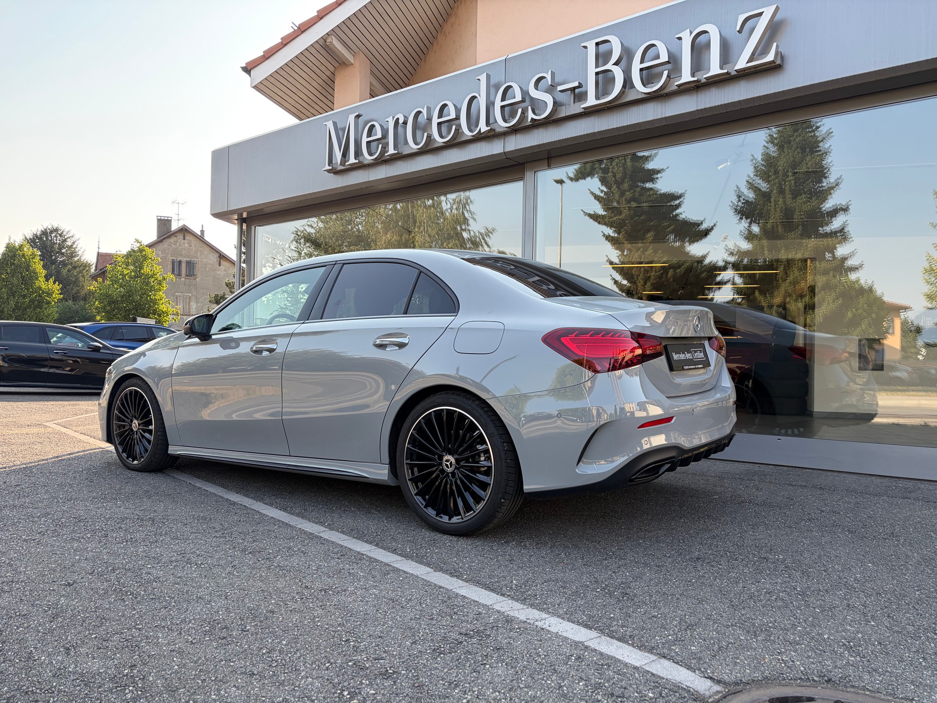 MERCEDES-BENZ A 220 4Matic 8G-DCT Limousine (V177)-showroom-element-2