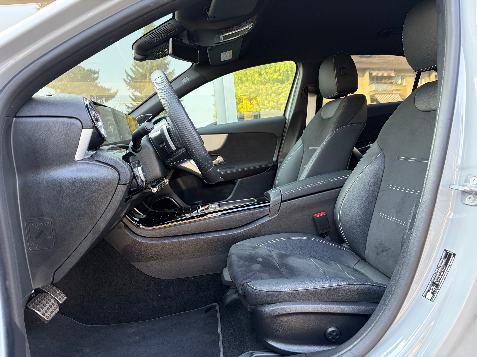 MERCEDES-BENZ A 220 4Matic 8G-DCT Limousine (V177)-image-6