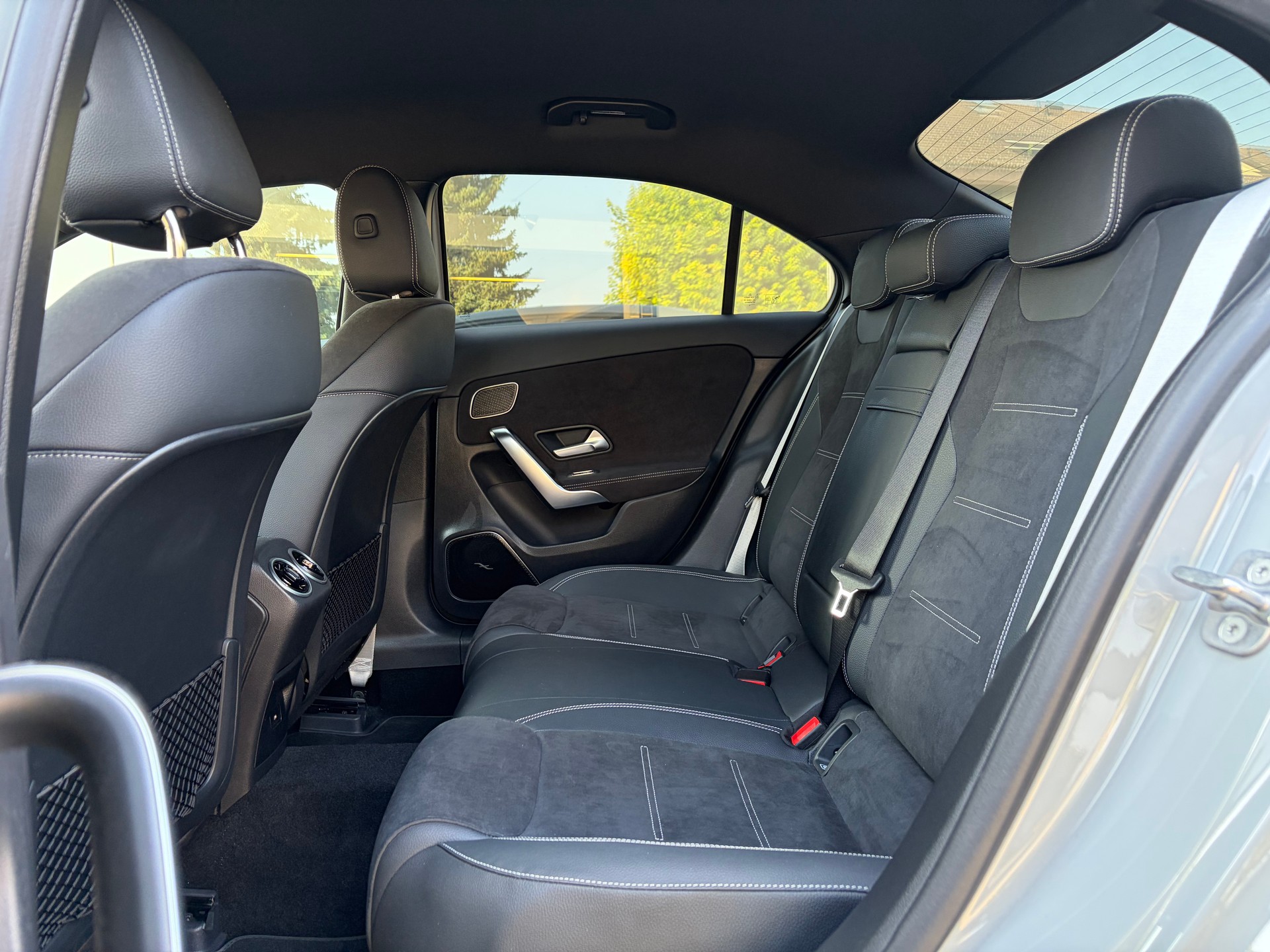 MERCEDES-BENZ A 220 4Matic 8G-DCT Limousine (V177)-image-8