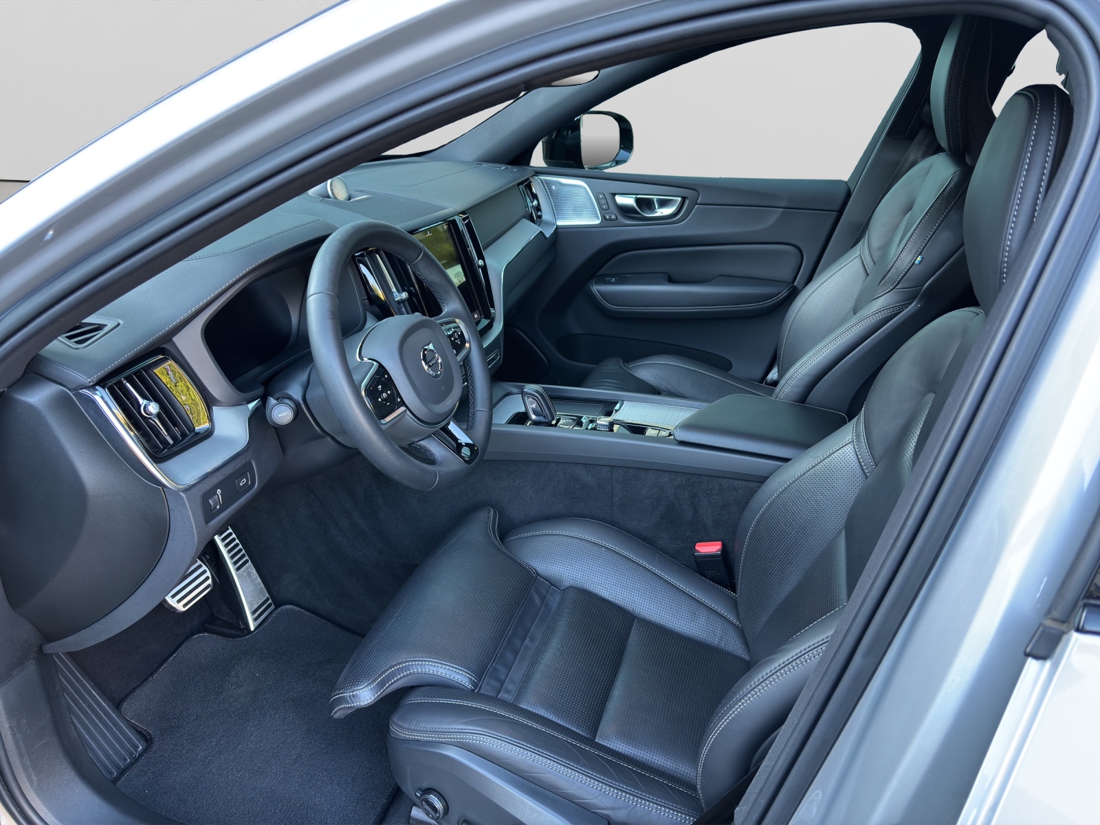 VOLVO XC60 2.0 B6 MH R-Design AWD-showroom-element-3