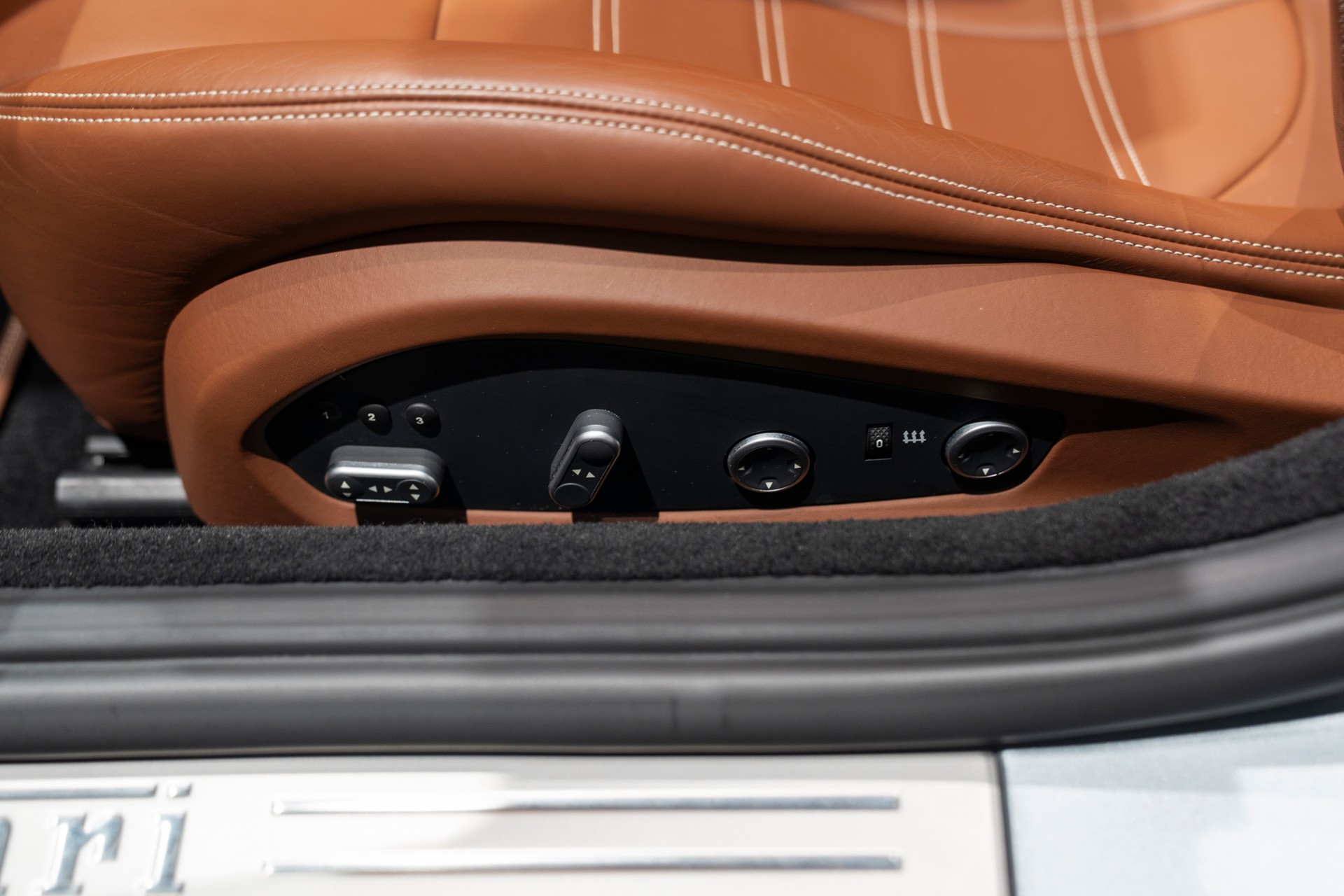 FERRARI California 3.9 V8 T-image-13