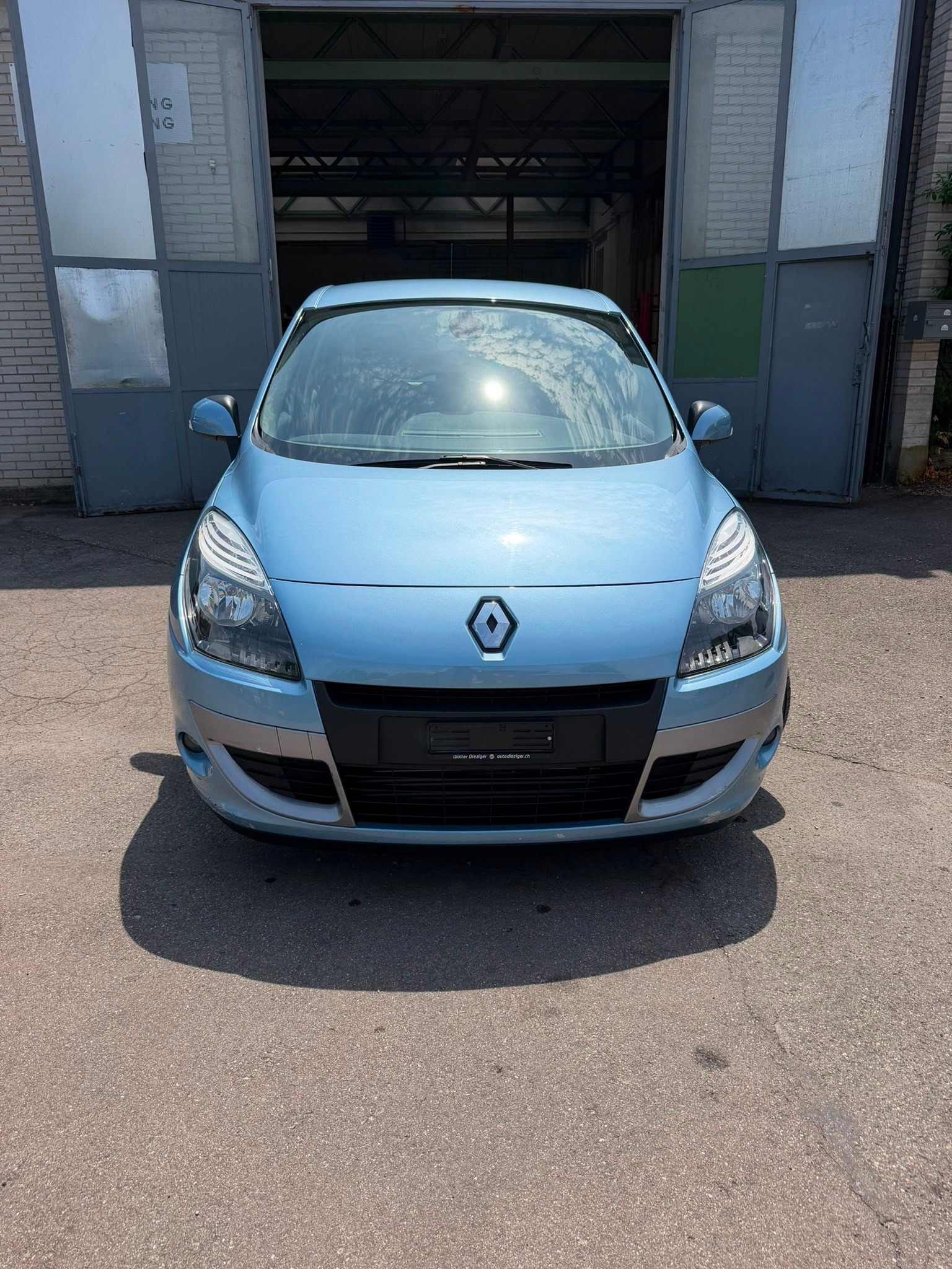 RENAULT Scénic 1.5 dCi Bose EDC-showroom-element-1