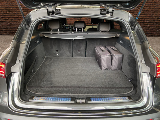 MERCEDES-BENZ EQC 400 AMG Line 4Matic-image-6