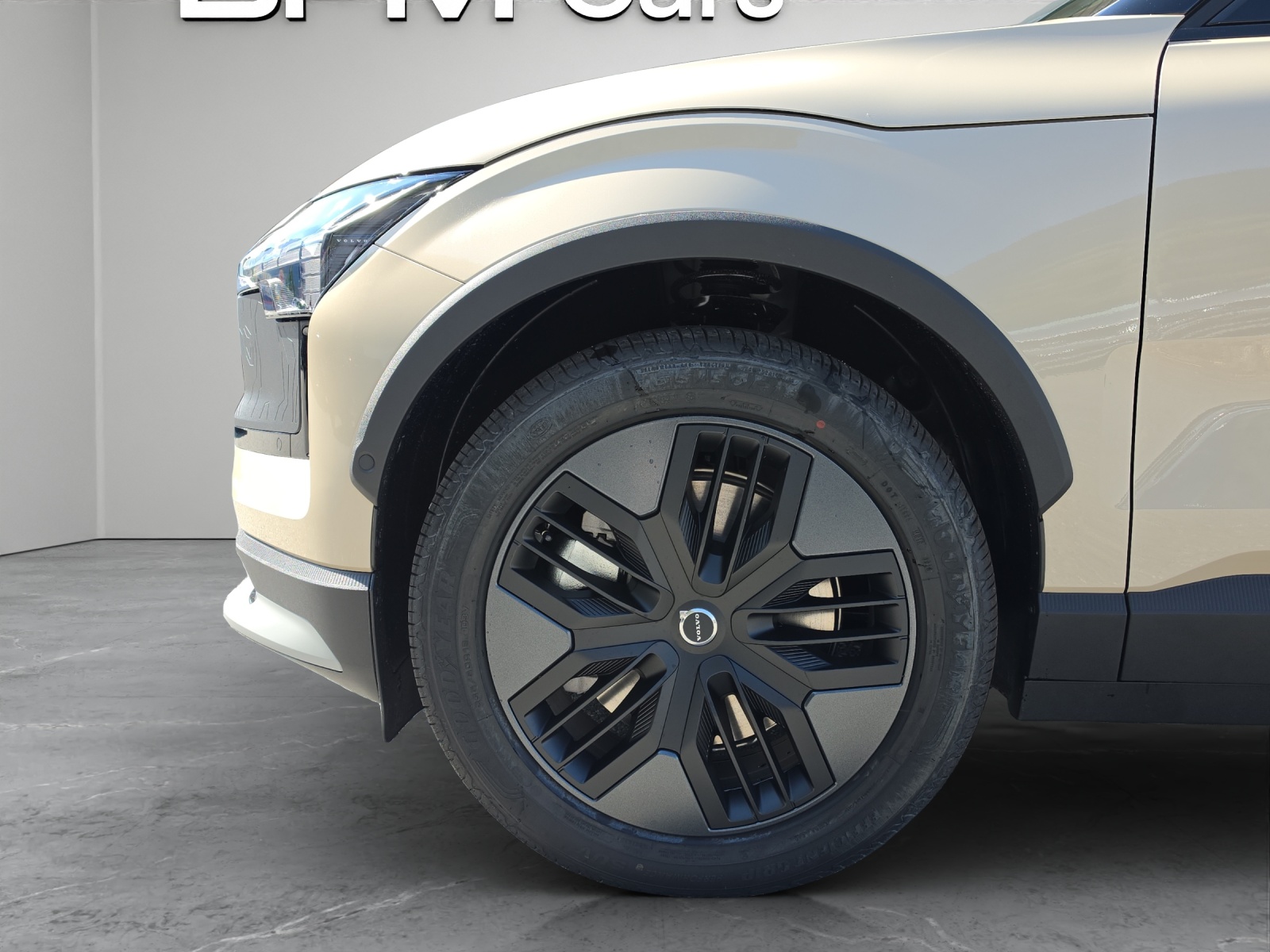 VOLVO EX30 Cross Country P8 69 kWh AWD Plus-image-7