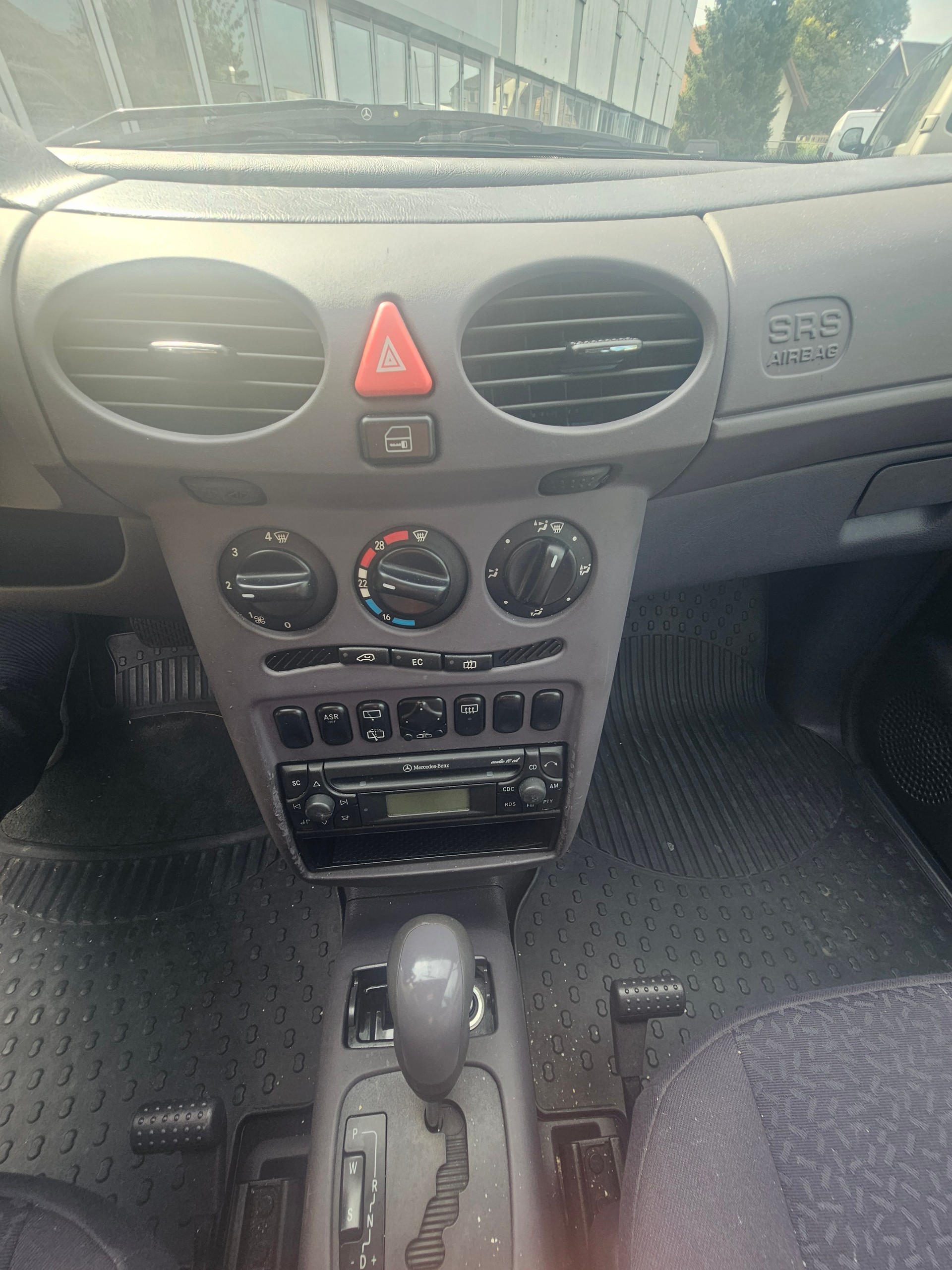 MERCEDES-BENZ A 170 CDI Elégance-showroom-element-3