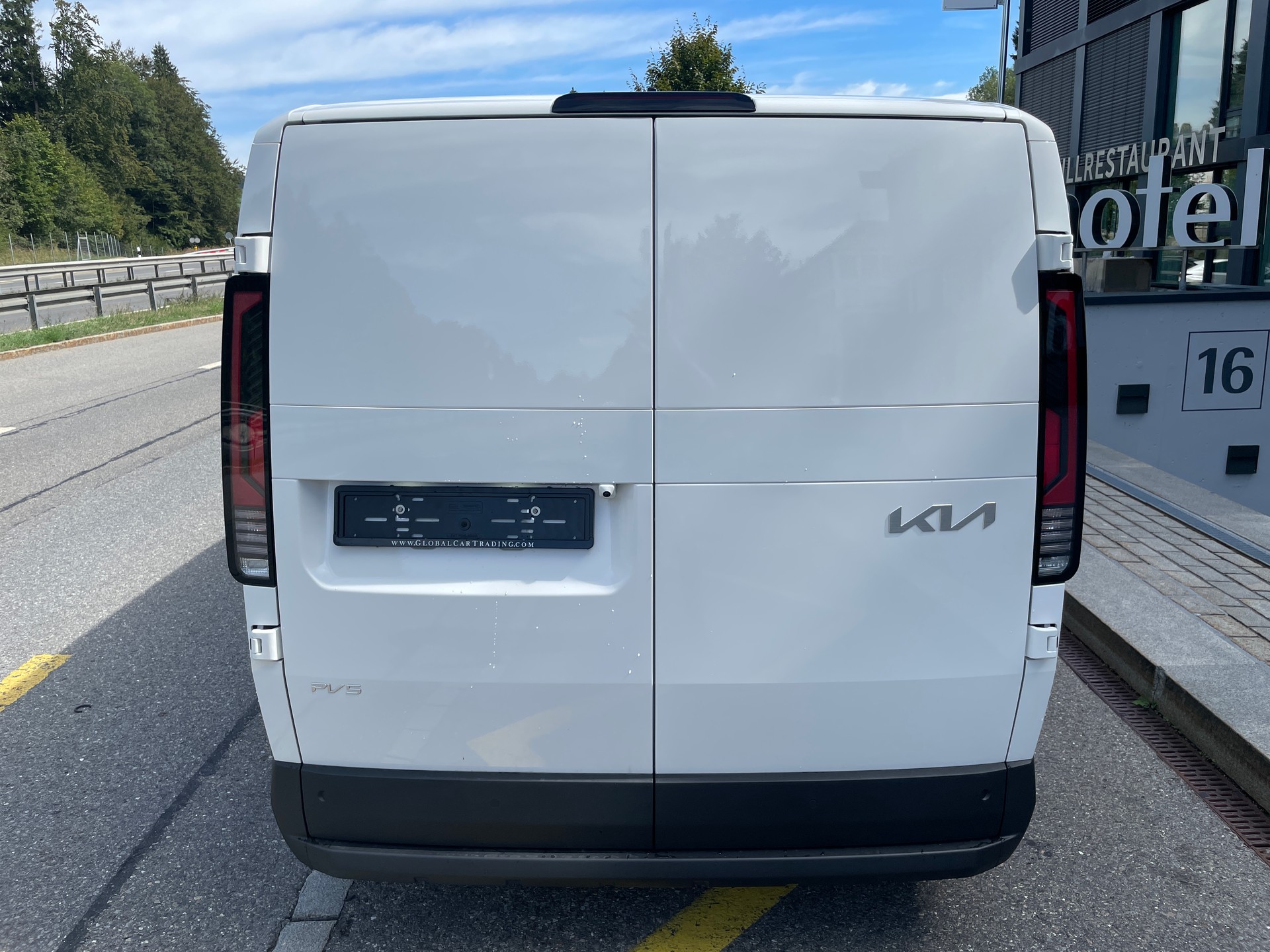 KIA PV5 Cargo 71.2 kWh Plus mit Wärmepumpe, 2-Schiebetüren-image-7
