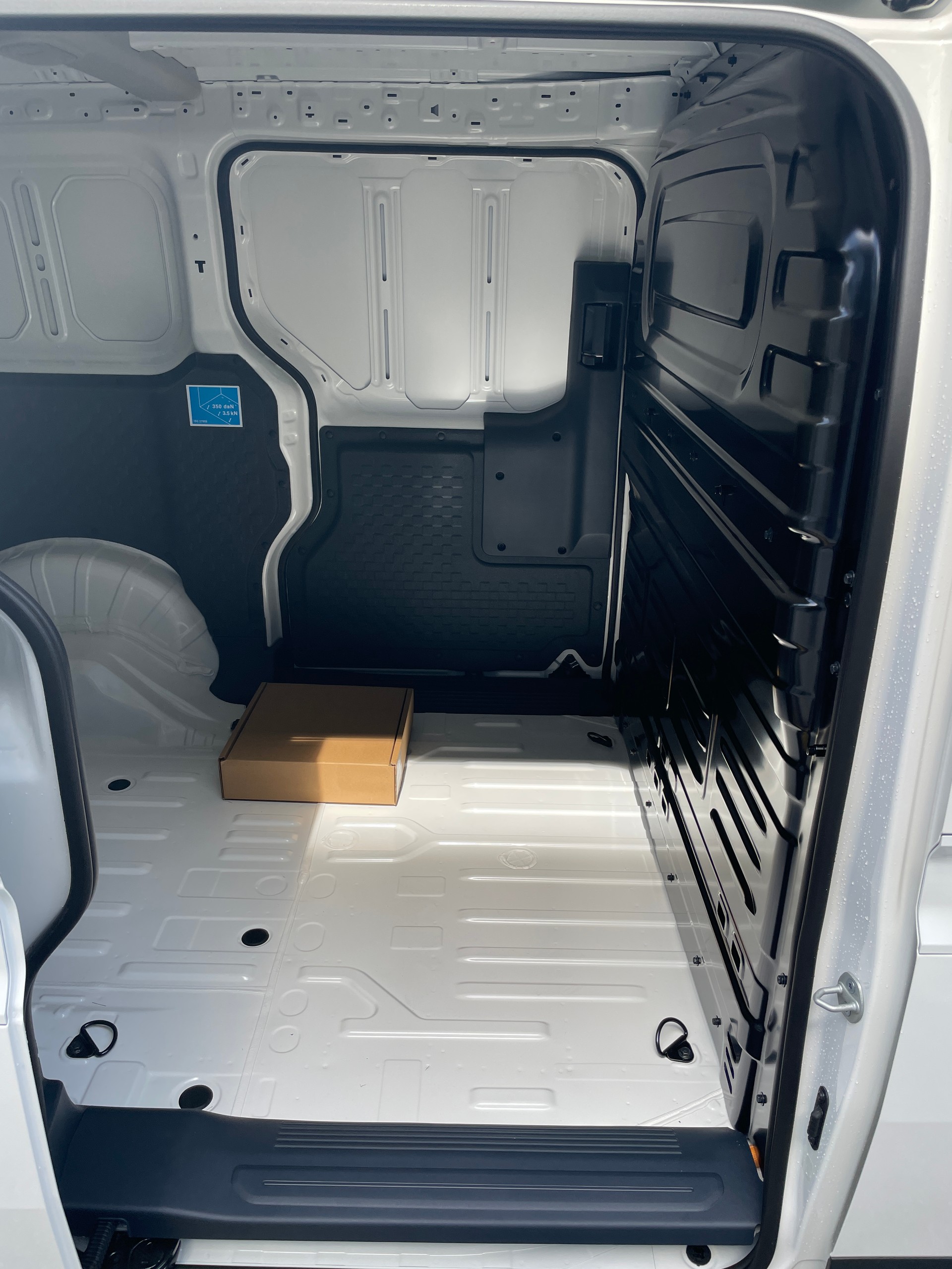 KIA PV5 Cargo 71.2 kWh Plus mit Wärmepumpe, 2-Schiebetüren-image-5
