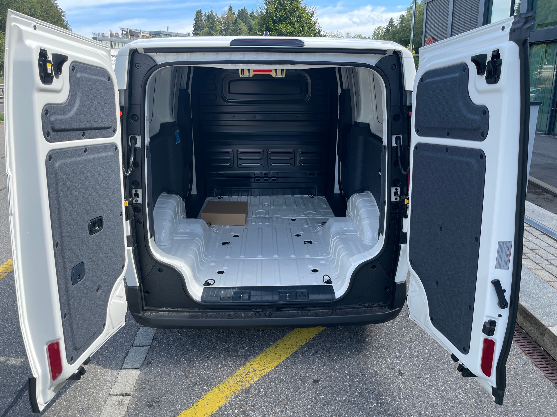 KIA PV5 Cargo 71.2 kWh Plus mit Wärmepumpe, 2-Schiebetüren-image-8