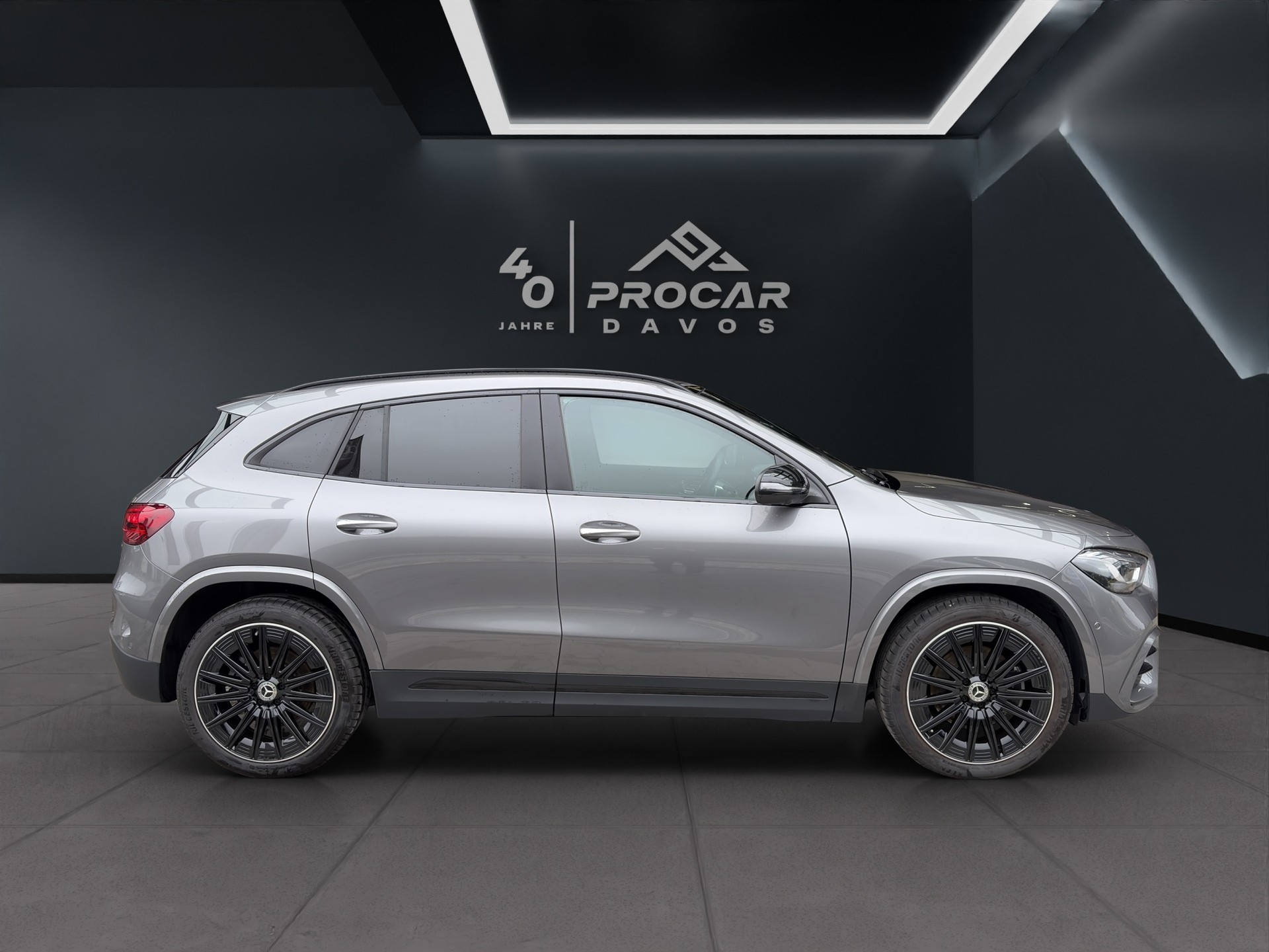 MERCEDES-BENZ GLA-Klasse H247 GLA 220 d Swiss Star AMG Line 4matic-showroom-element-1
