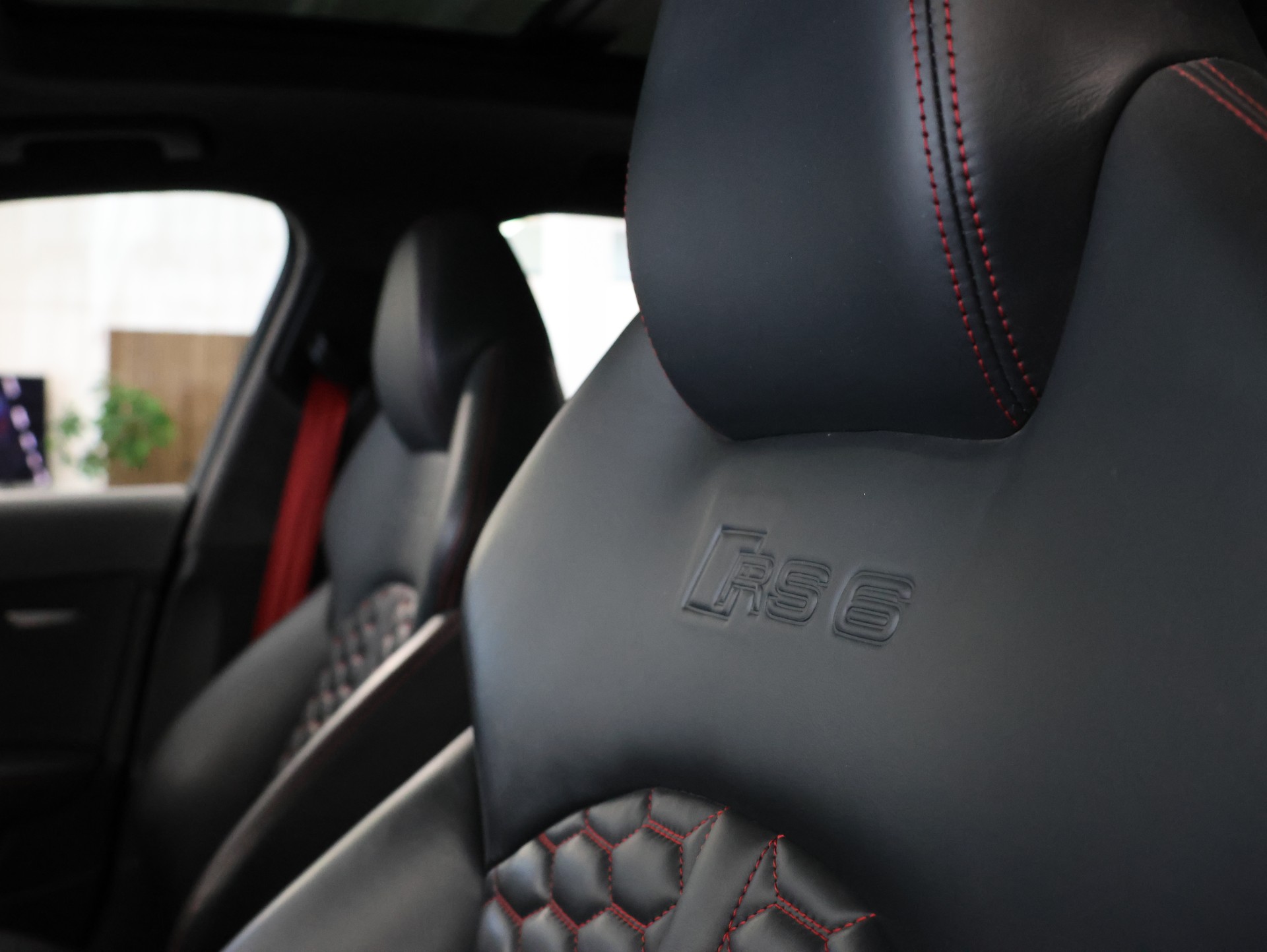 AUDI RS6 Avant 4.0 TFSI V8 performance quattro *DESIGN-PAKET CARBON*-image-17