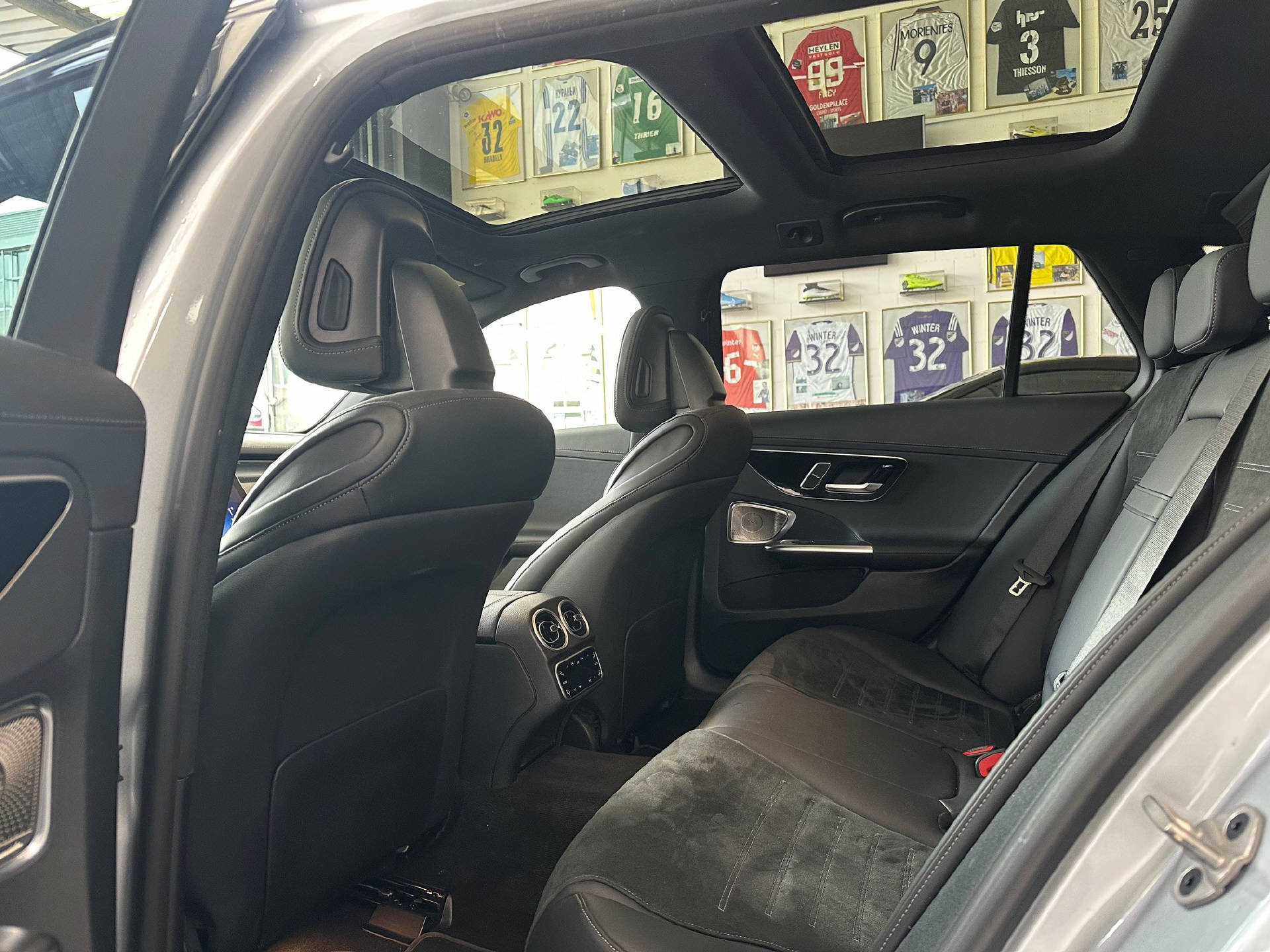 MERCEDES-BENZ C 220 d AMG Line Kombi-image-8