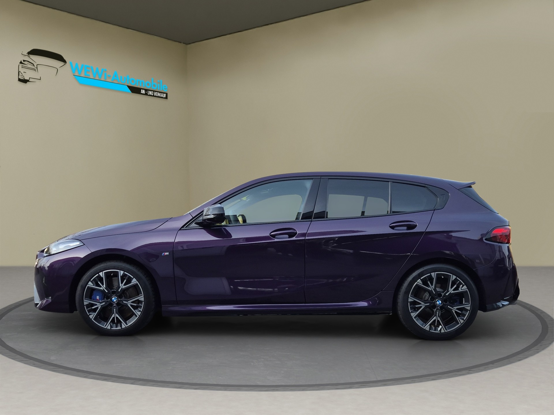BMW M135 xDrive M Sport Pro-showroom-element-1