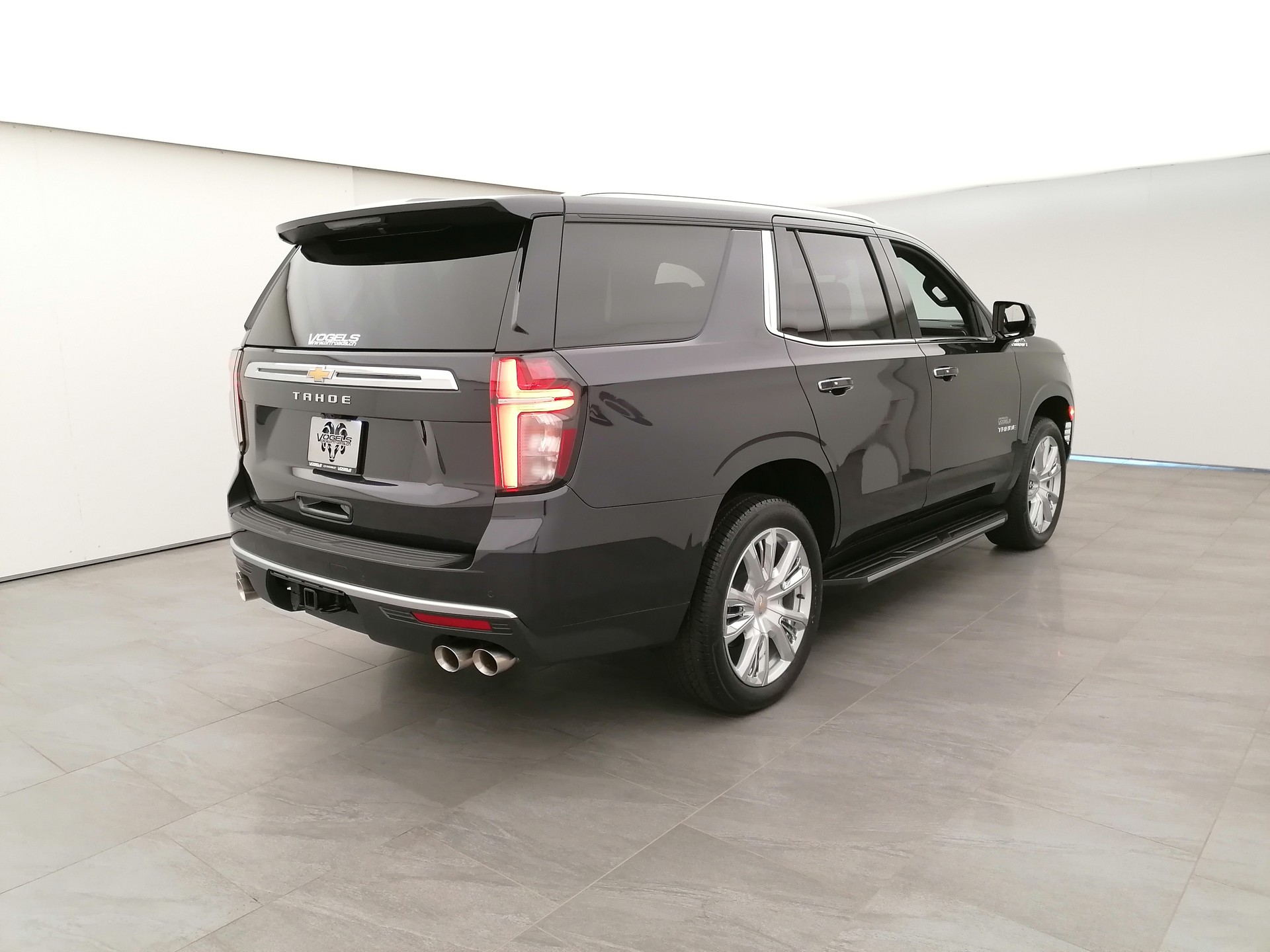CHEVROLET Tahoe 6.2 AWD High Country-showroom-element-3