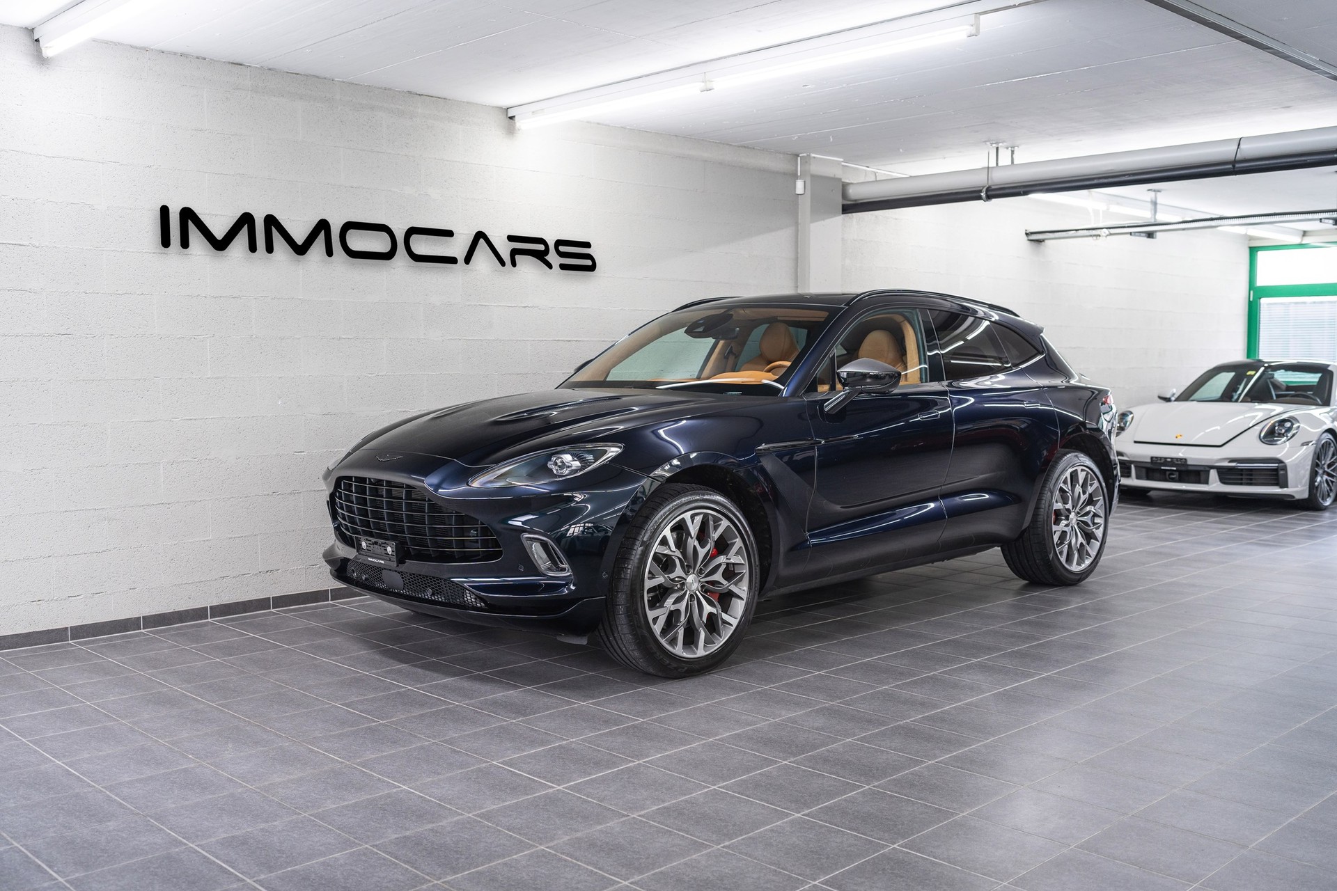 ASTON MARTIN DBX 4.0 V8