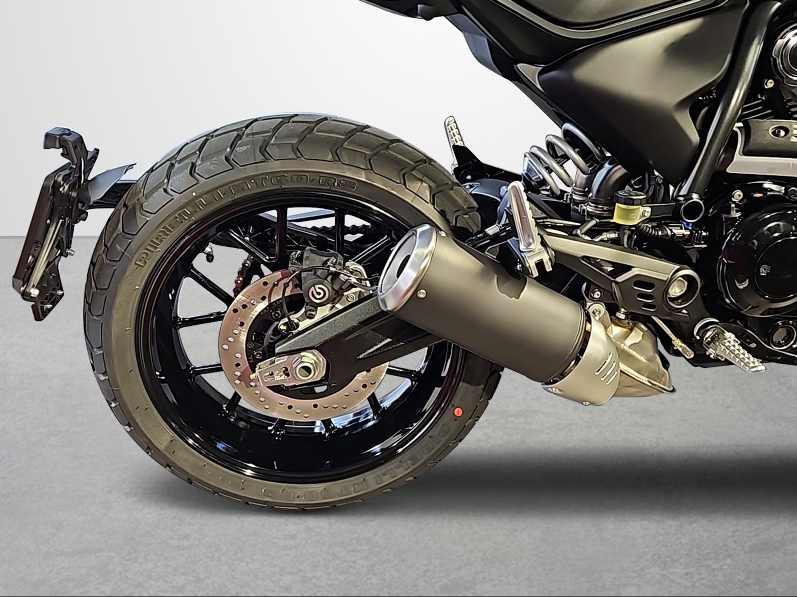 DUCATI Icon Dark ABS-showroom-element-3