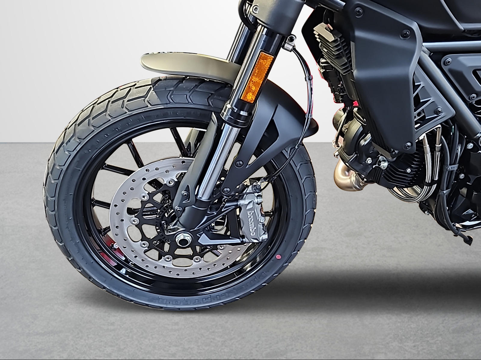 DUCATI Icon Dark ABS-showroom-element-1