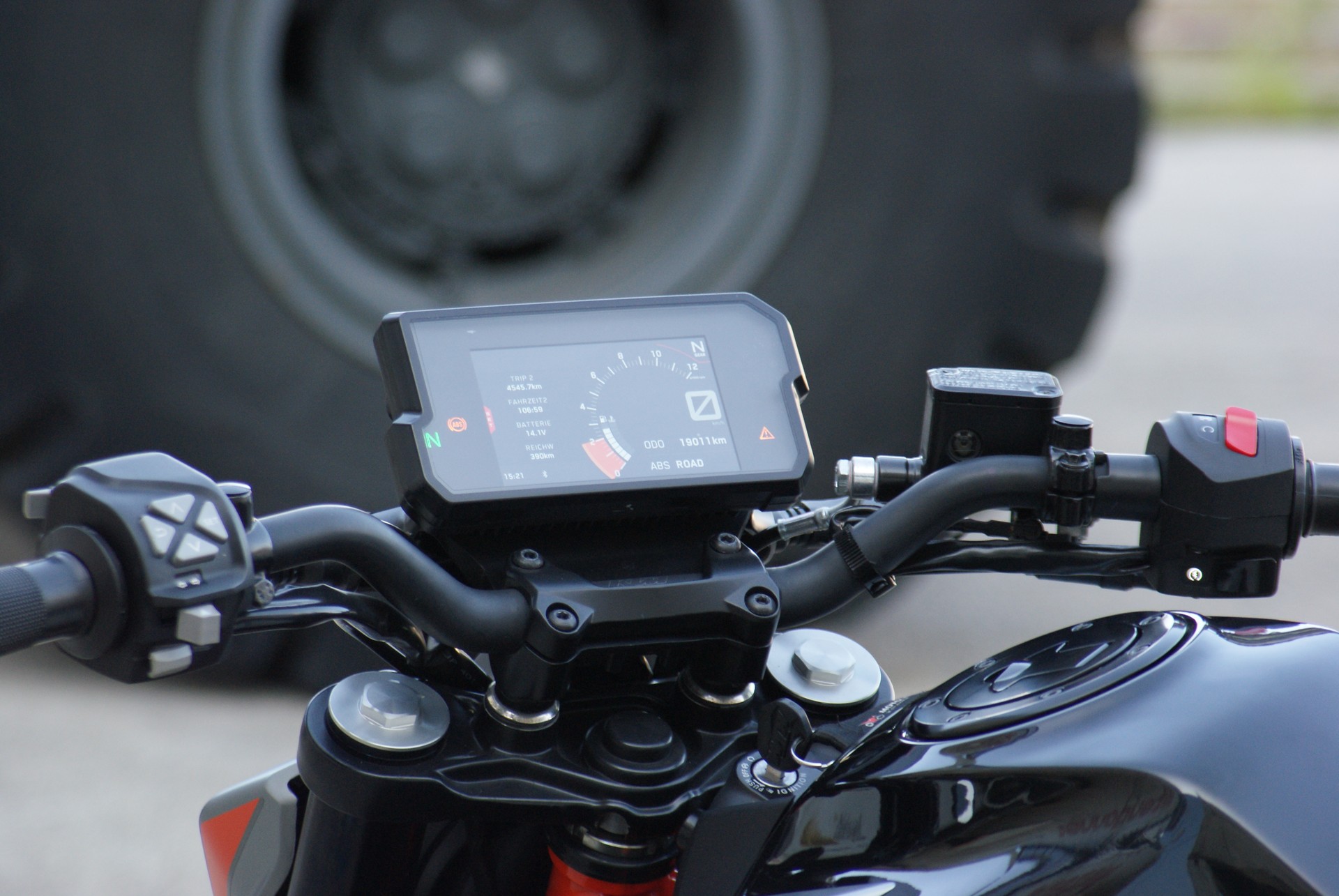 KTM 125 Duke-image-2