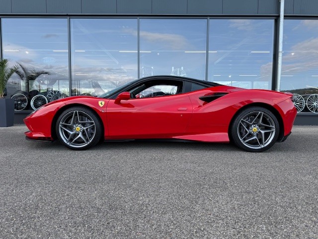 FERRARI F8 Tributo