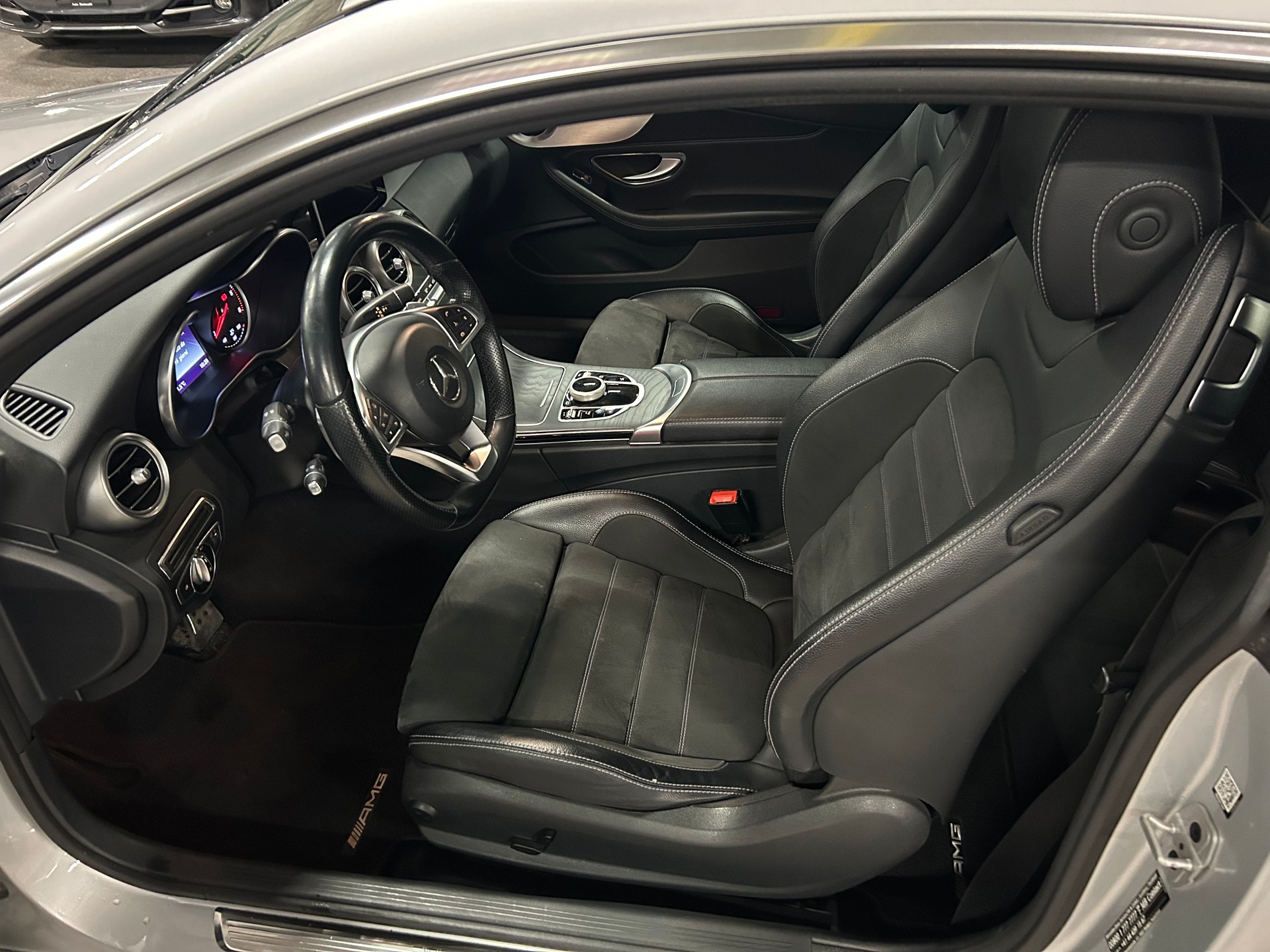 MERCEDES-BENZ C 250 d AMG Line Coupé 9G-Tronic-image-10