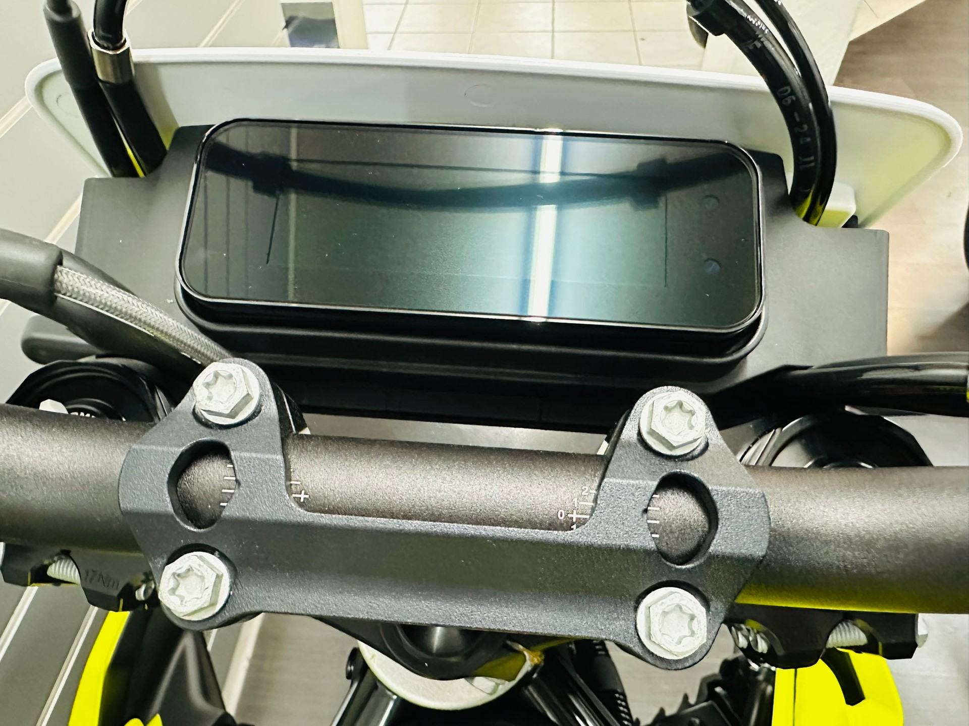 HUSQVARNA 701 Supermoto (35kW)-image-7