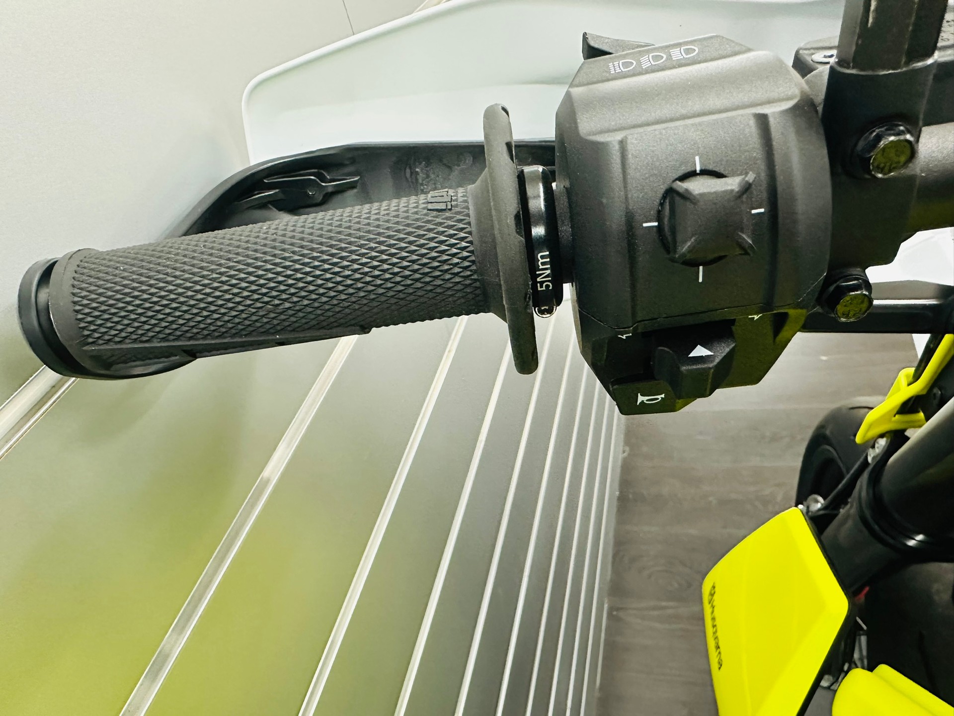 HUSQVARNA 701 Supermoto (35kW)-image-8