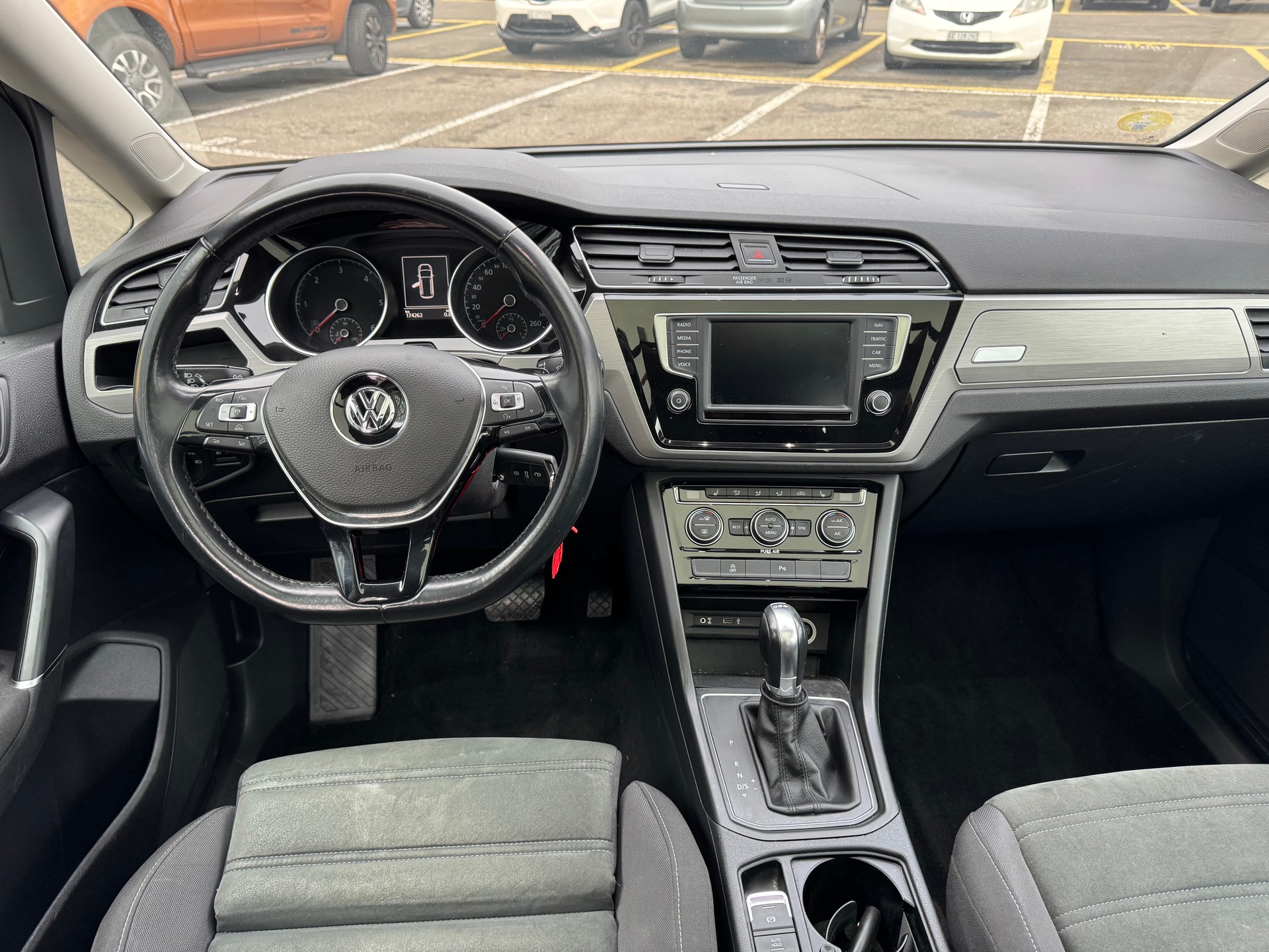VW Touran 2.0 TDI BlueMotion Technology Comfortline DSG-image-15