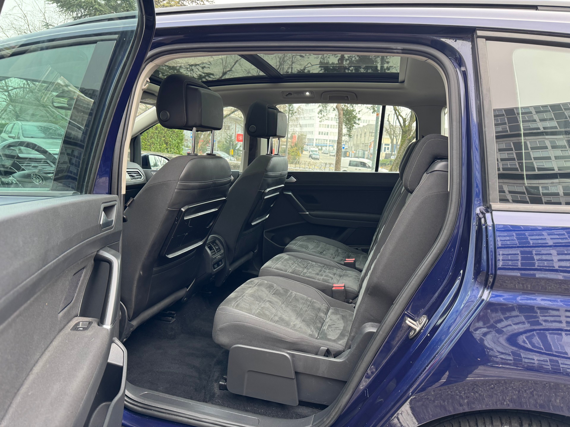 VW Touran 2.0 TDI BlueMotion Technology Comfortline DSG-image-12