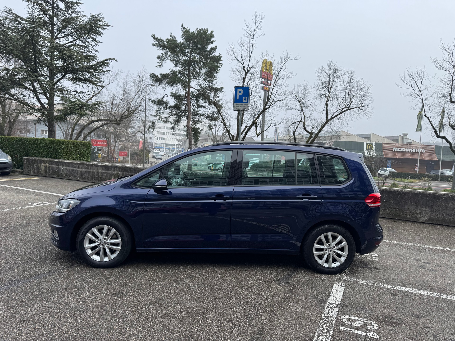 VW Touran 2.0 TDI BlueMotion Technology Comfortline DSG-image-6