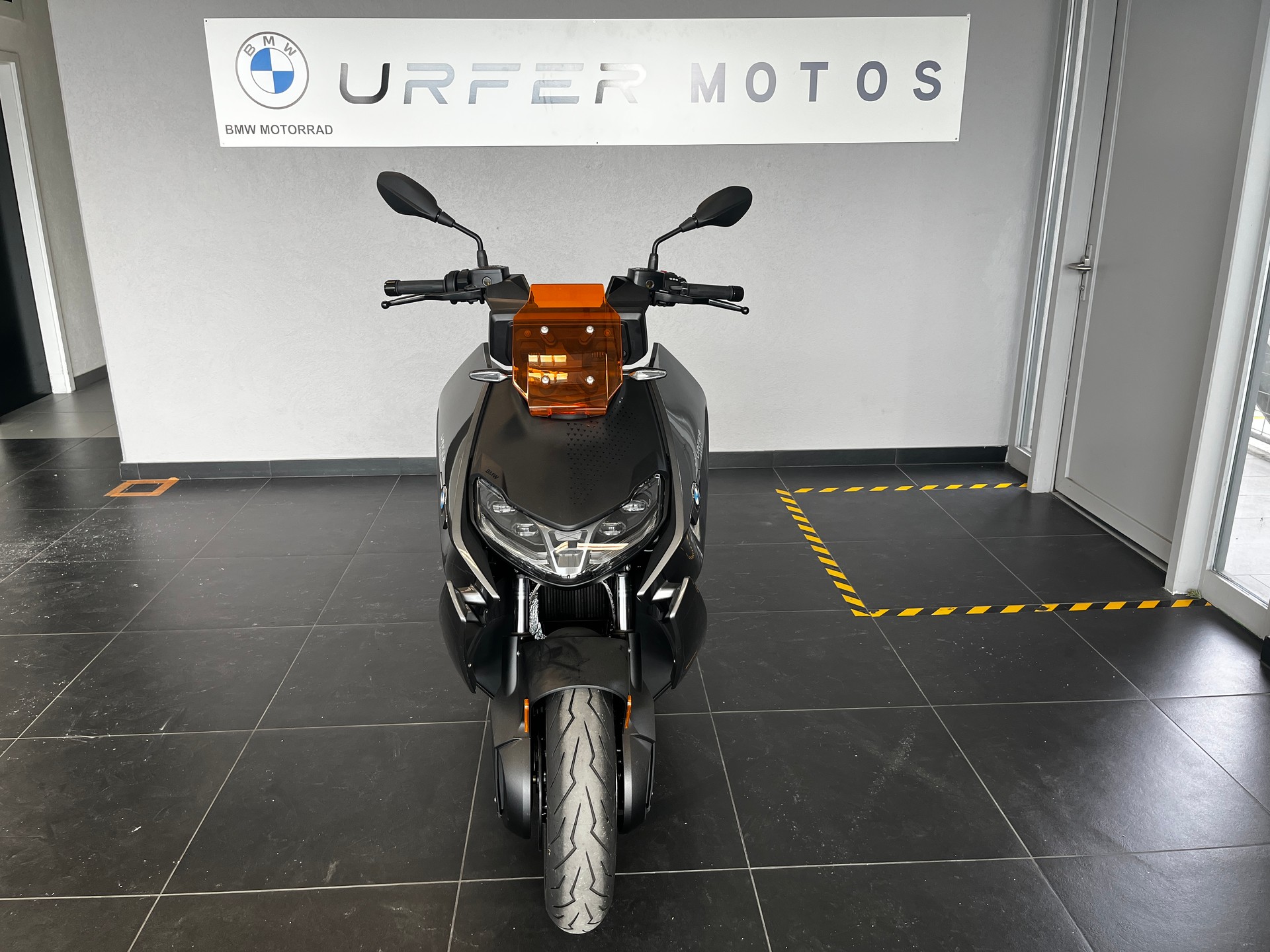 BMW CE 04-image-2