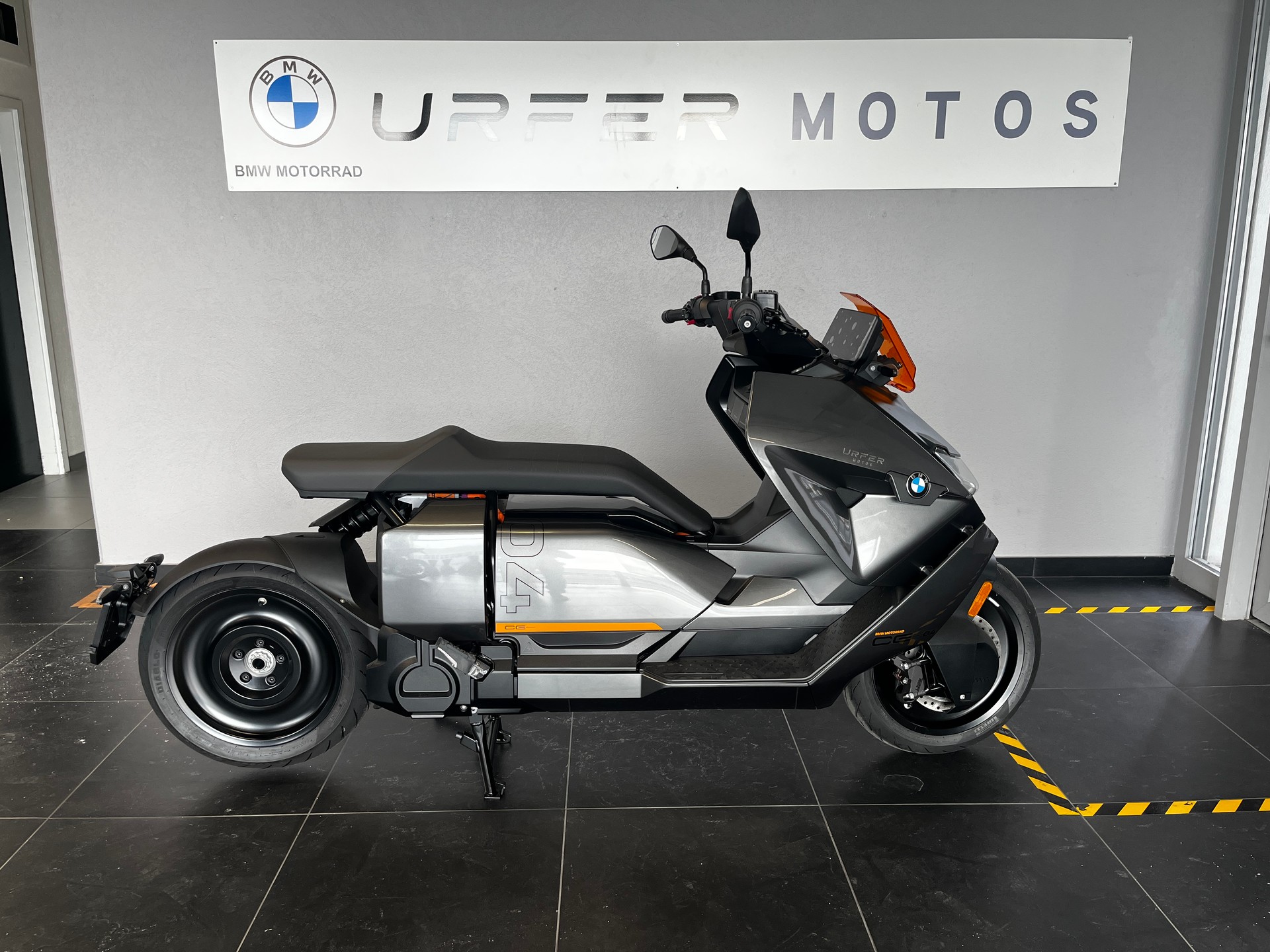 BMW CE 04-image-0