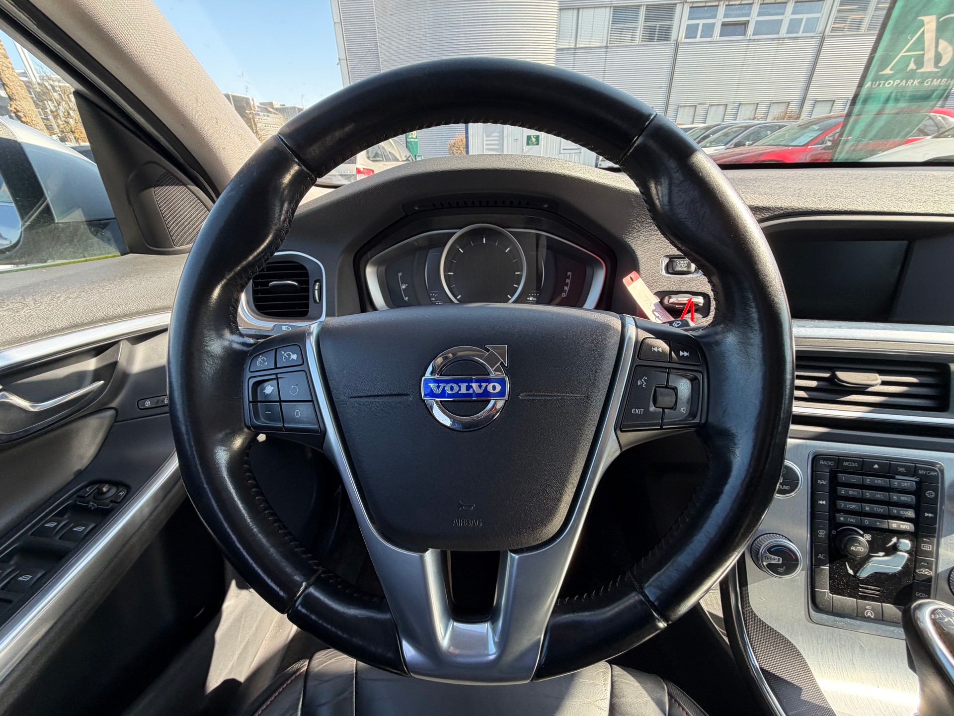 VOLVO V60 D4 OceanRace Geartronic-image-12