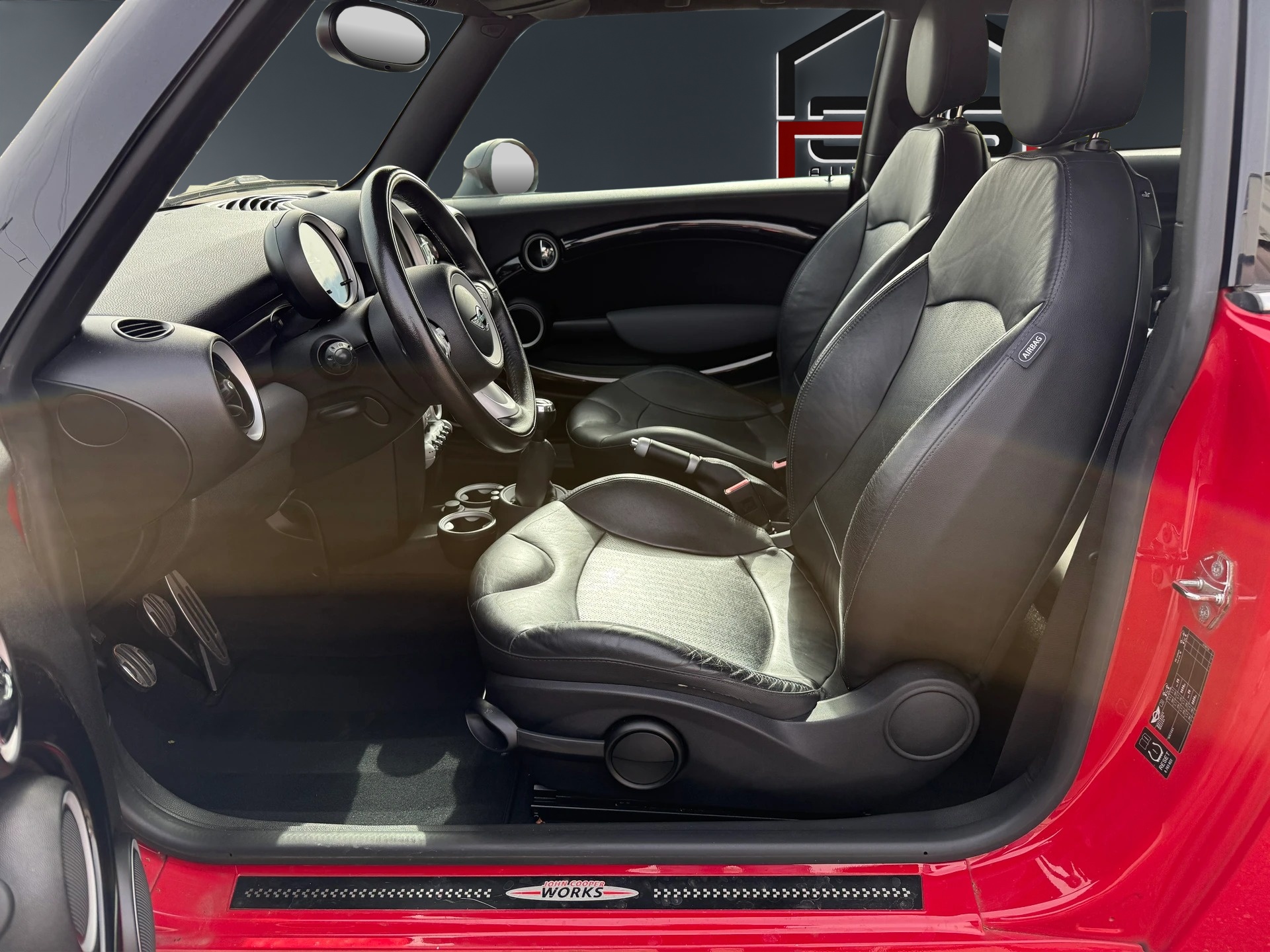 MINI Cooper John Cooper Works-image-8