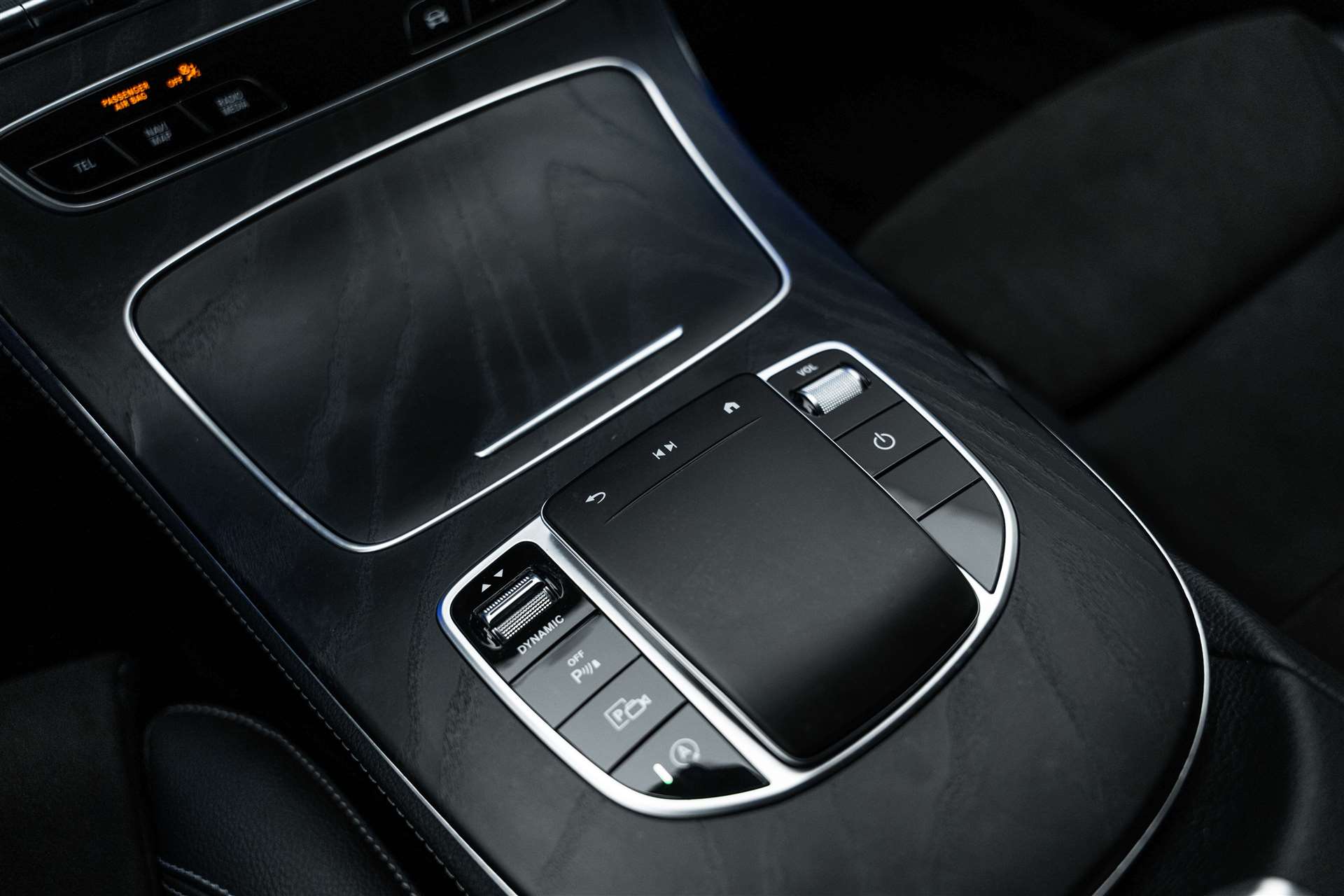 MERCEDES-BENZ E 200 d AMG Line 9G-Tronic-image-29