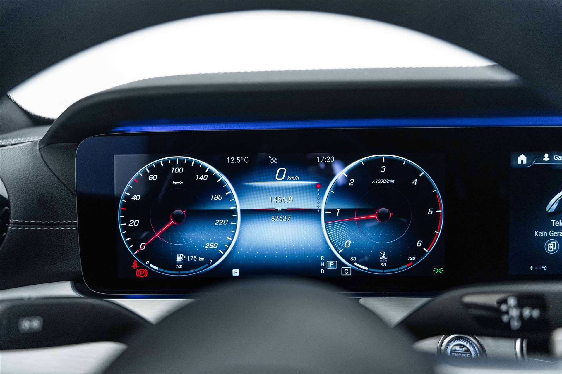MERCEDES-BENZ E 200 d AMG Line 9G-Tronic-image-26