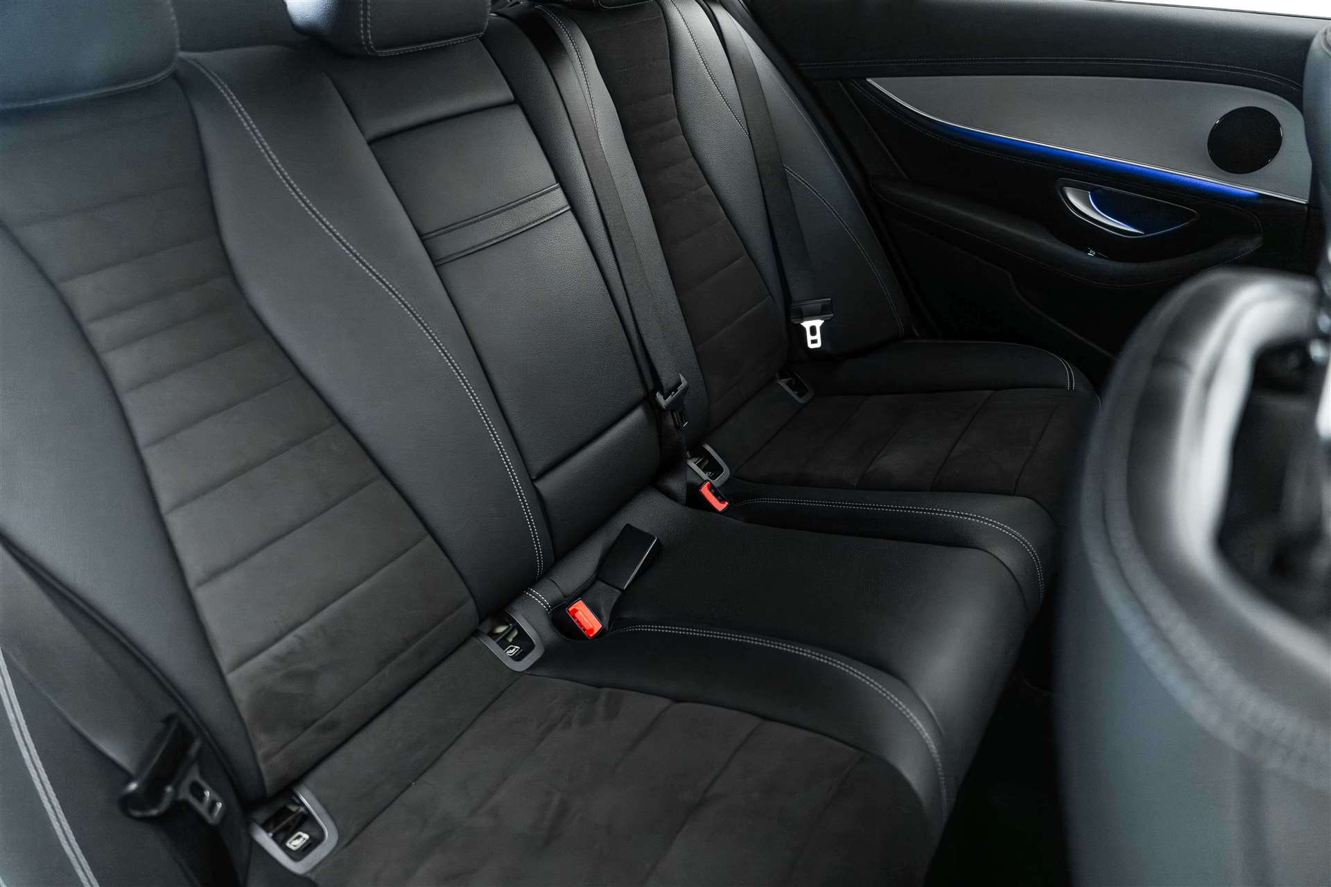 MERCEDES-BENZ E 200 d AMG Line 9G-Tronic-image-14