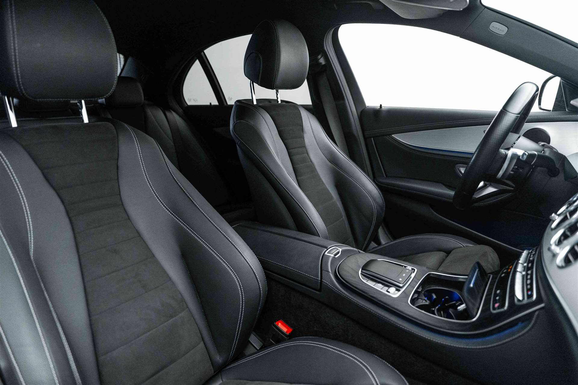 MERCEDES-BENZ E 200 d AMG Line 9G-Tronic-image-12