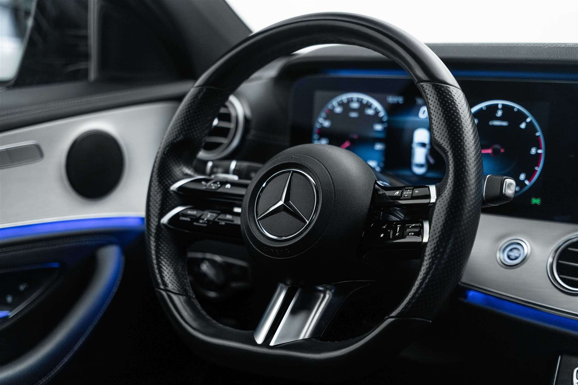 MERCEDES-BENZ MERCEDES-BENZ E 200 d FACELIFT! AMG Line 9G-Tronic-image-10