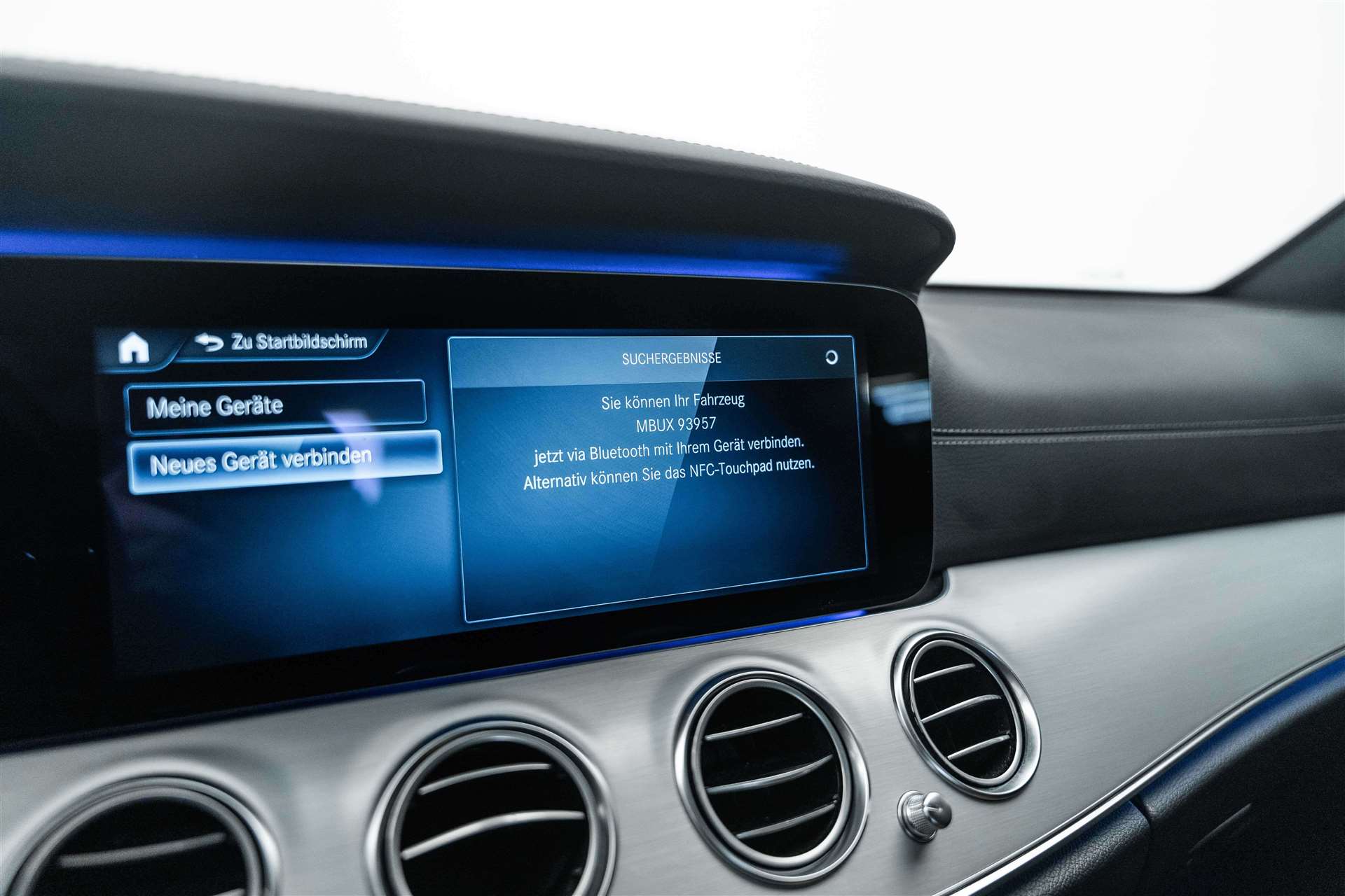 MERCEDES-BENZ E 200 d AMG Line 9G-Tronic-image-22