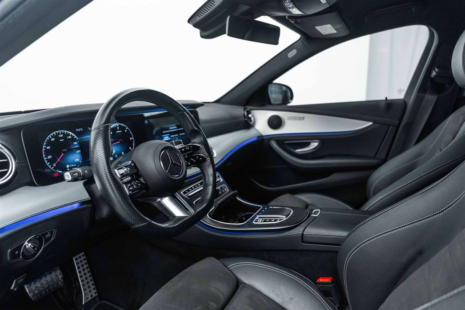 MERCEDES-BENZ E 200 d AMG Line 9G-Tronic-image-8