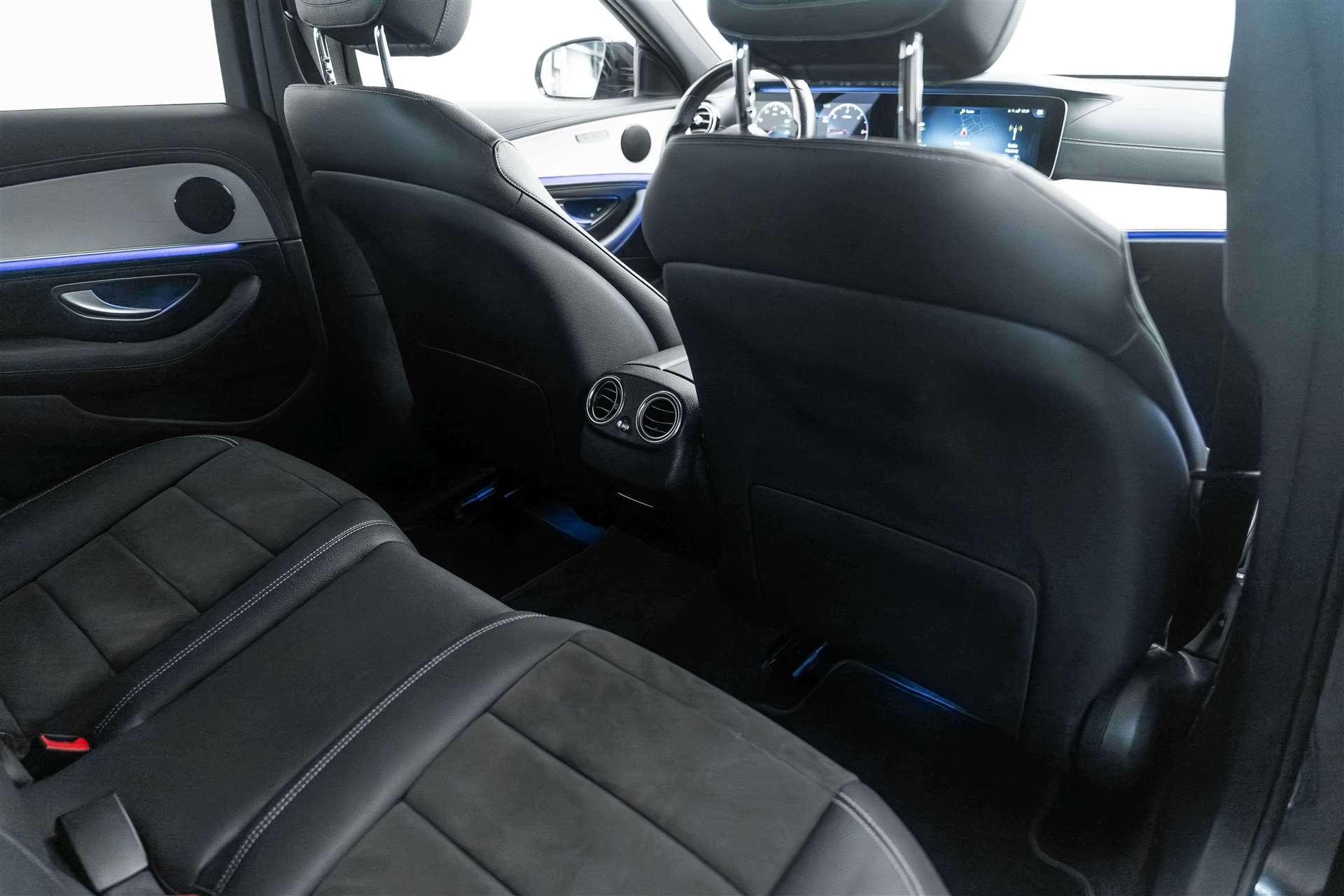 MERCEDES-BENZ E 200 d AMG Line 9G-Tronic-image-13
