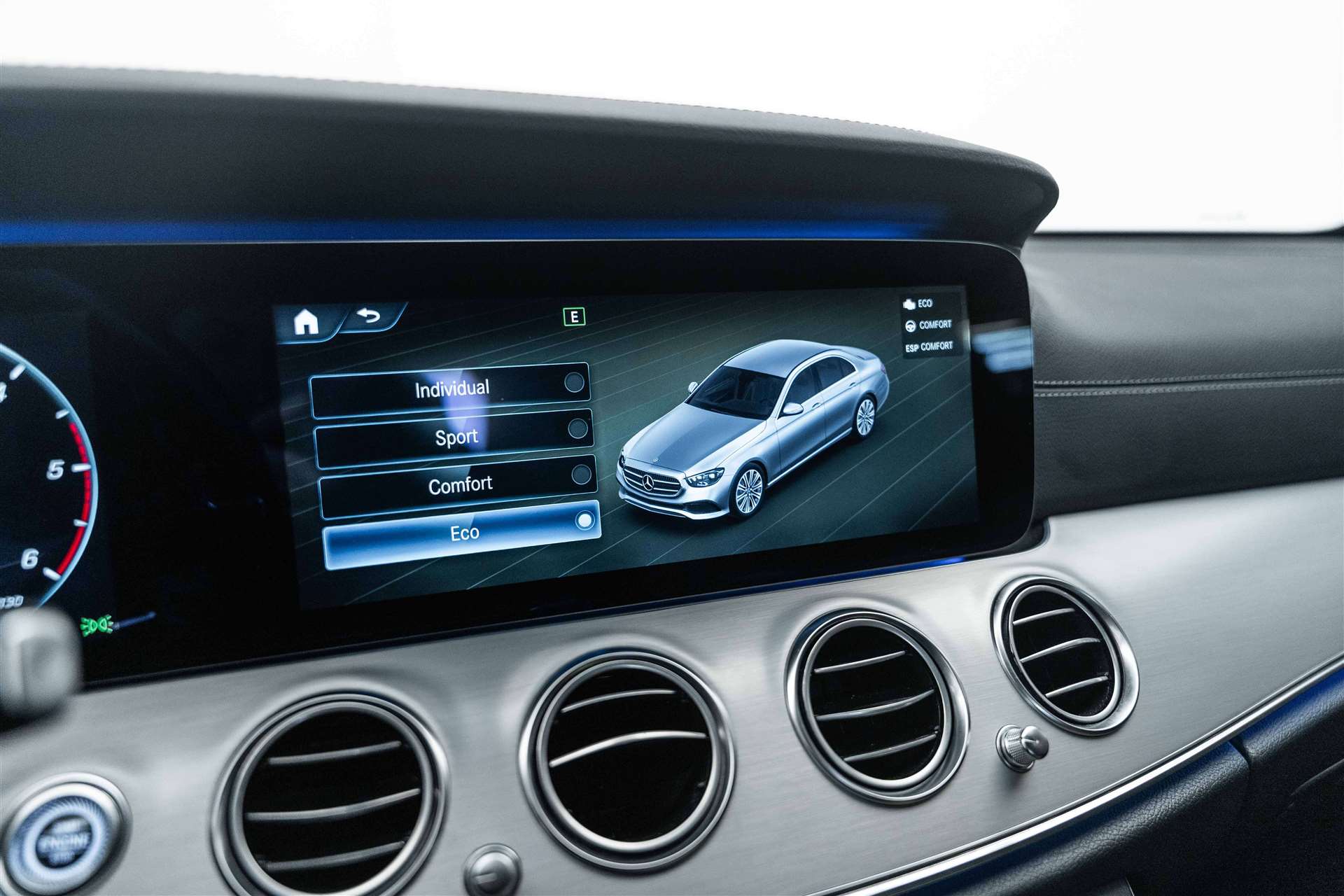 MERCEDES-BENZ E 200 d AMG Line 9G-Tronic-image-25