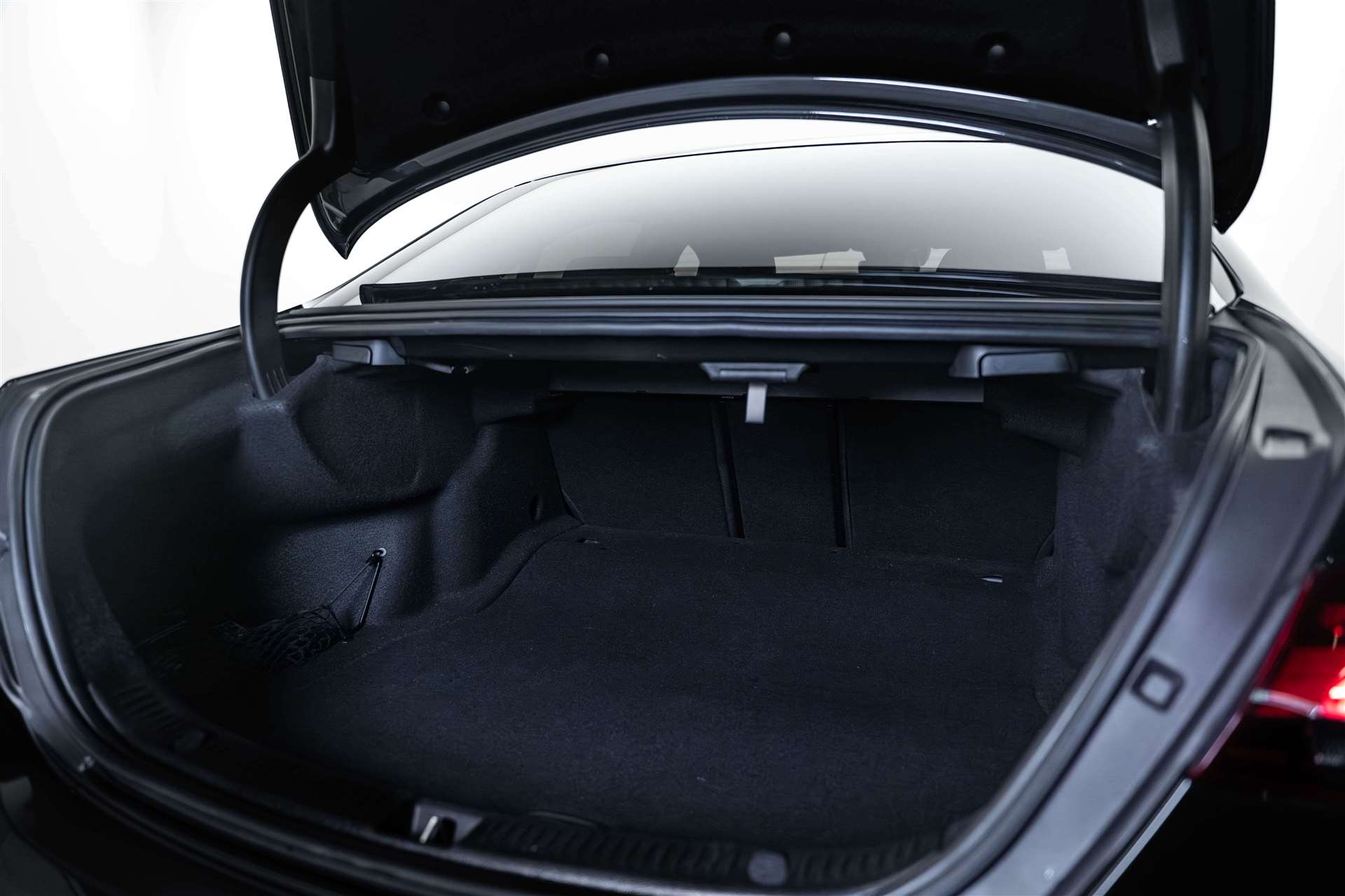 MERCEDES-BENZ E 200 d AMG Line 9G-Tronic-image-4
