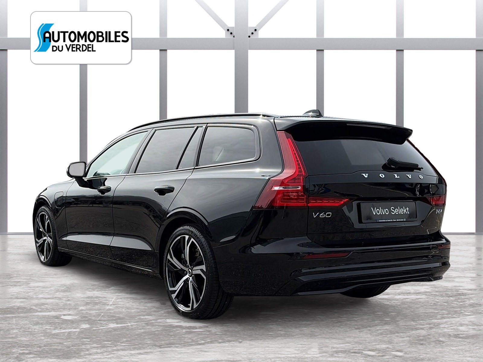 VOLVO V60 2.0 T6 TE Plus Dark eAWD-showroom-element-2