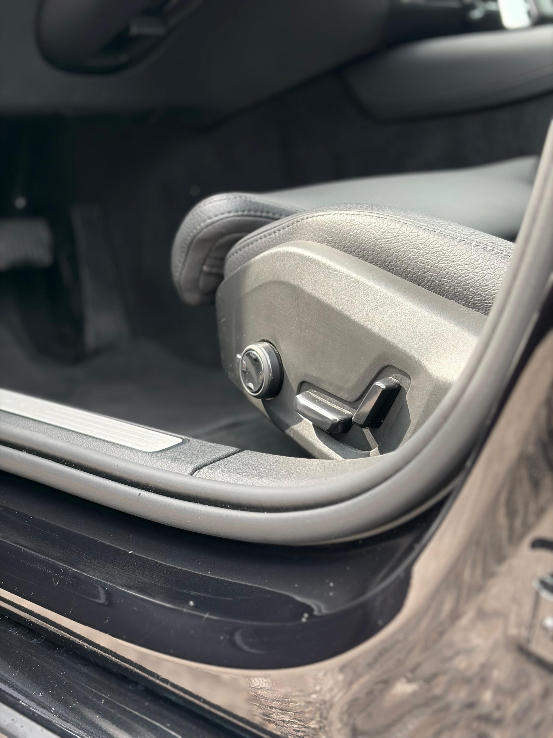 VOLVO V60 2.0 T6 TE Plus Dark eAWD-image-10