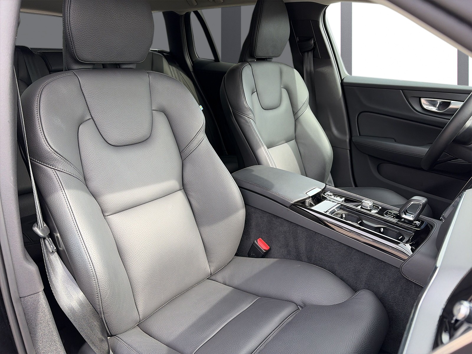 VOLVO V60 2.0 T6 TE Plus Dark eAWD-image-9