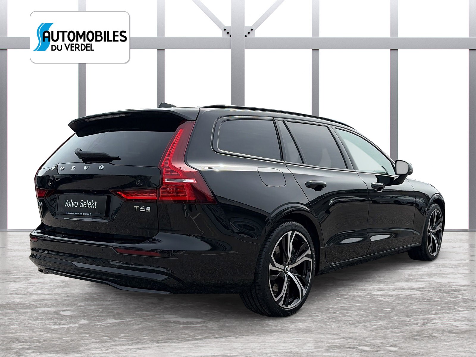 VOLVO V60 2.0 T6 TE Plus Dark eAWD-image-4