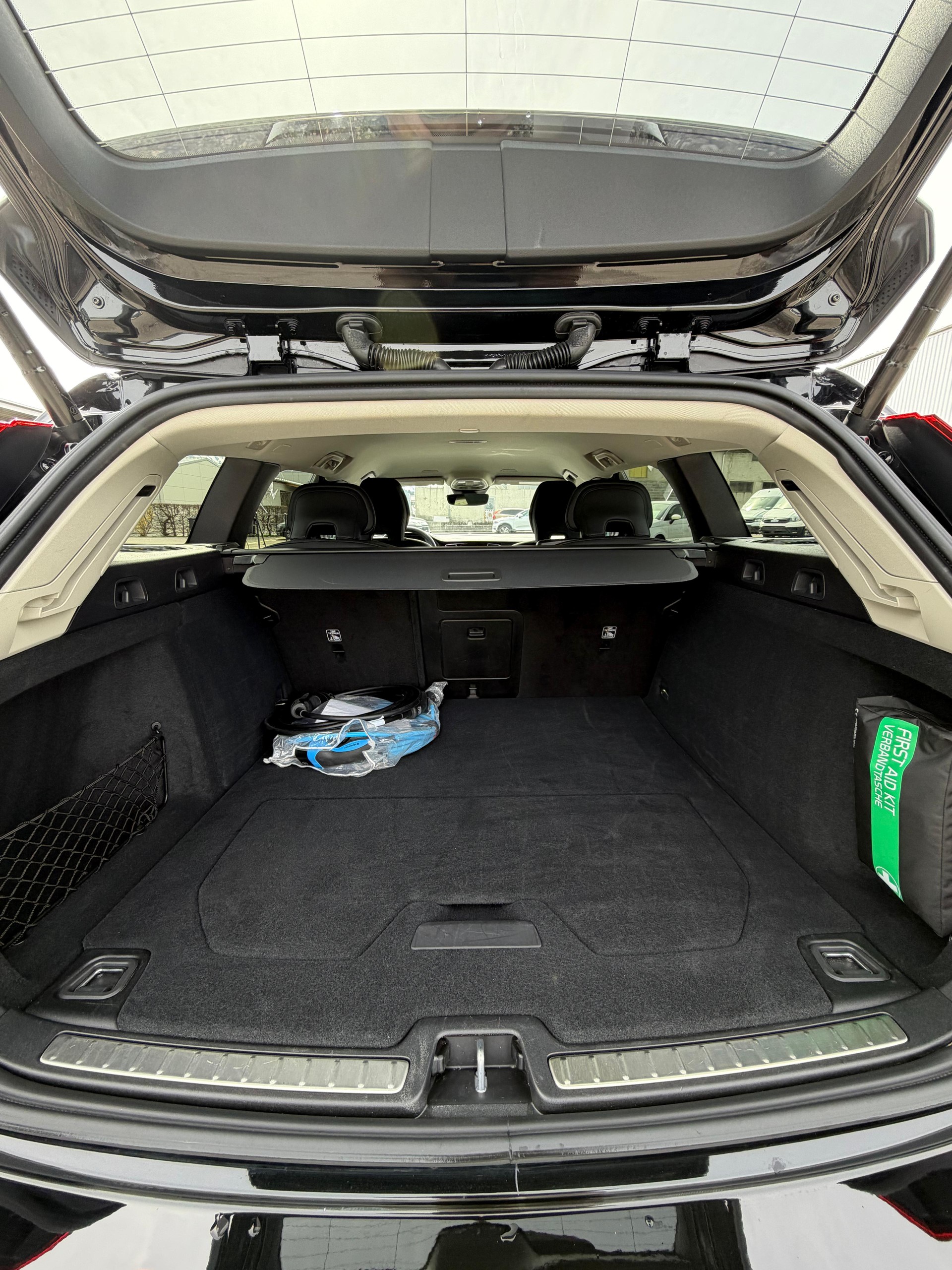 VOLVO V60 2.0 T6 TE Plus Dark eAWD-image-15