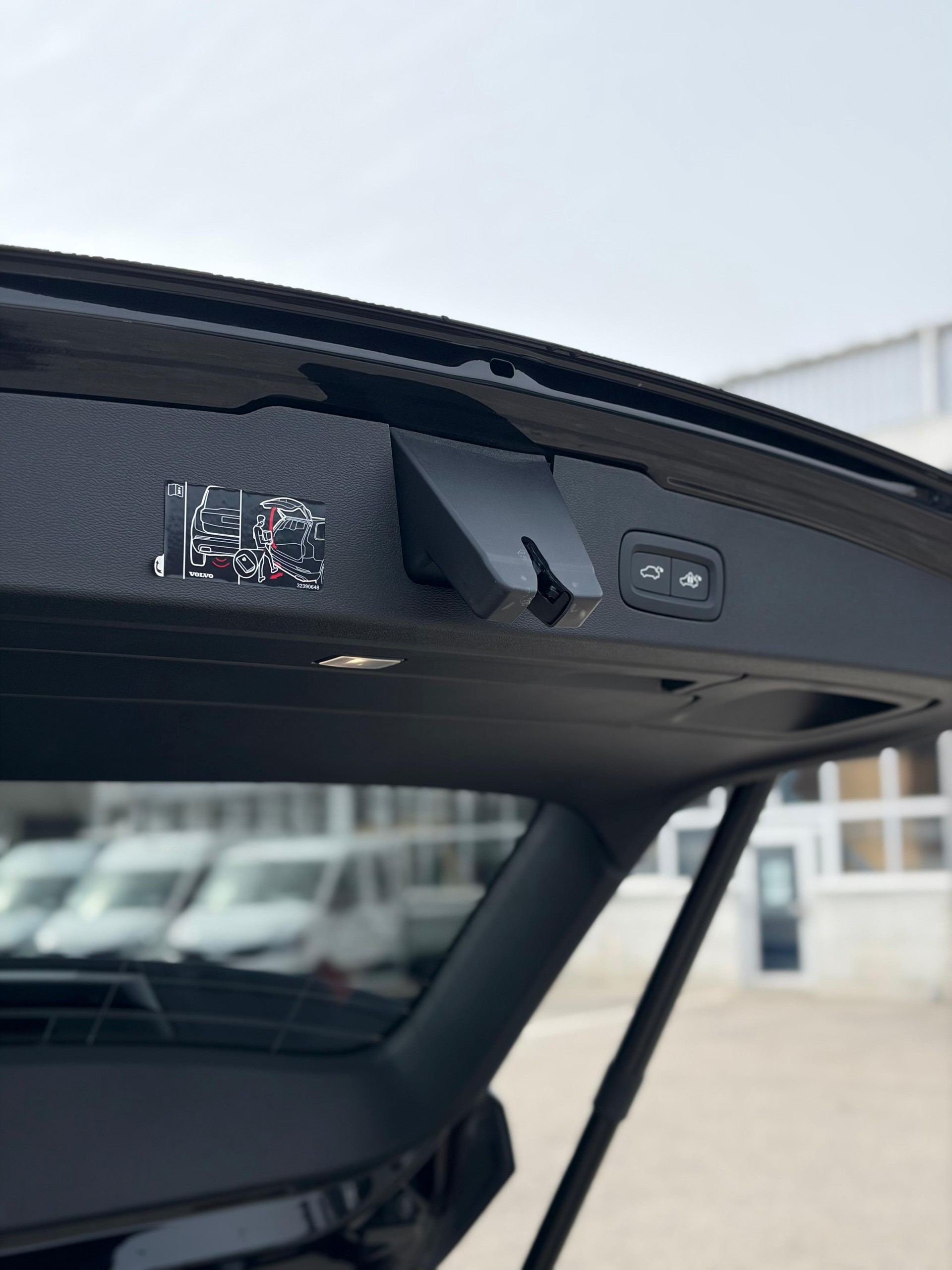 VOLVO V60 2.0 T6 TE Plus Dark eAWD-image-16
